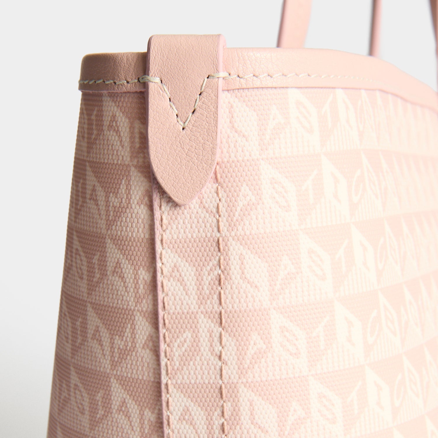 I AM A Plastic Bag」ジップ・トート | Anya Hindmarch JP