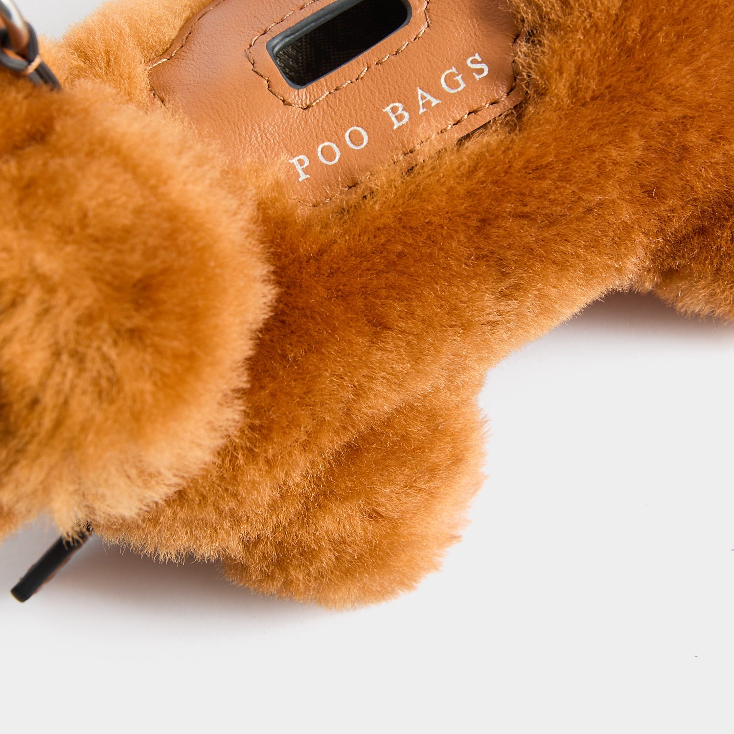 シアリング・ドッグ・プーバッグ・チャーム | Anya Hindmarch JP