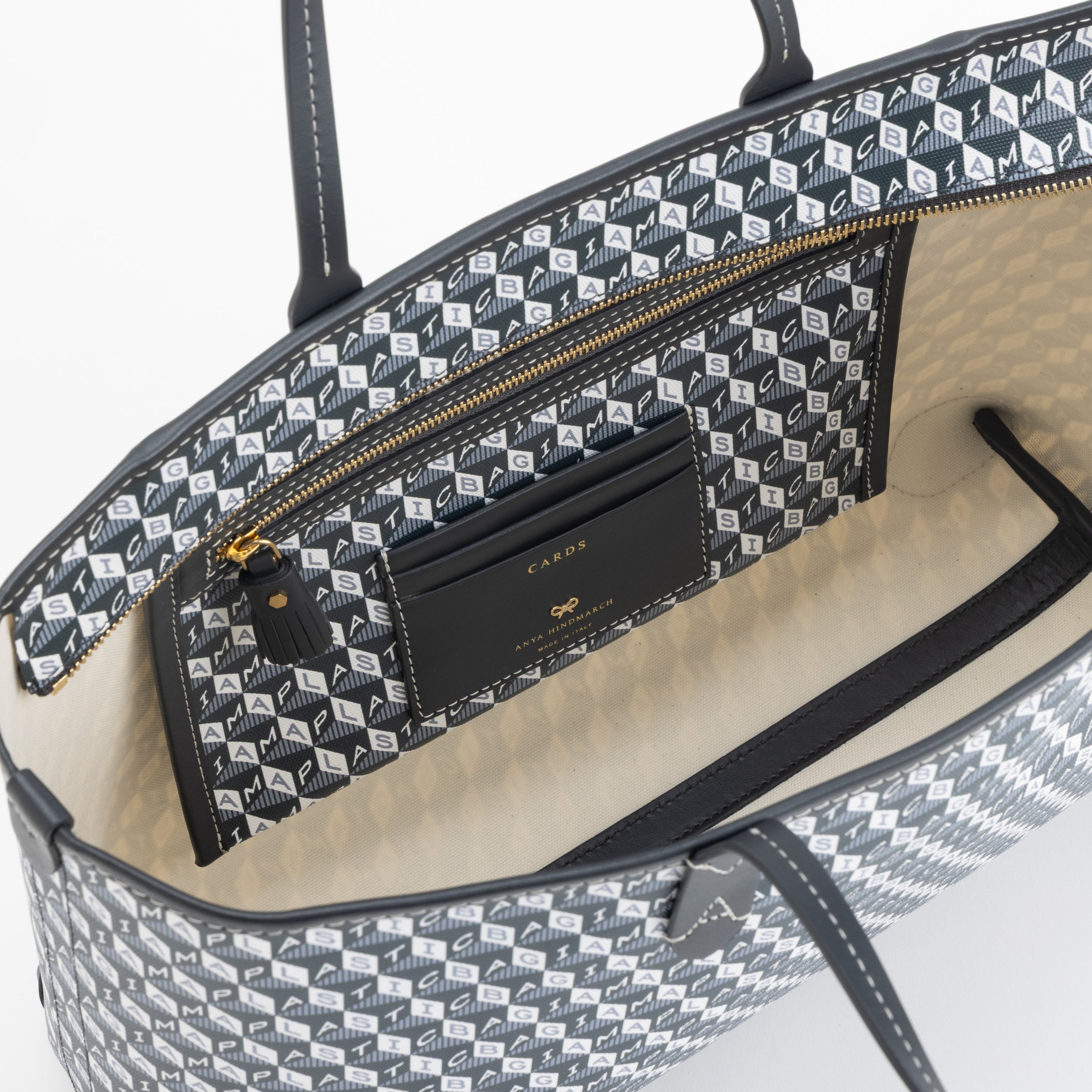 XIAジュンスPit a Pat ロゴ入りフーディ新品未使用未開封 I AM A Plastic Bag」スモール・ジップ・トート | Anya Hindmarch JP