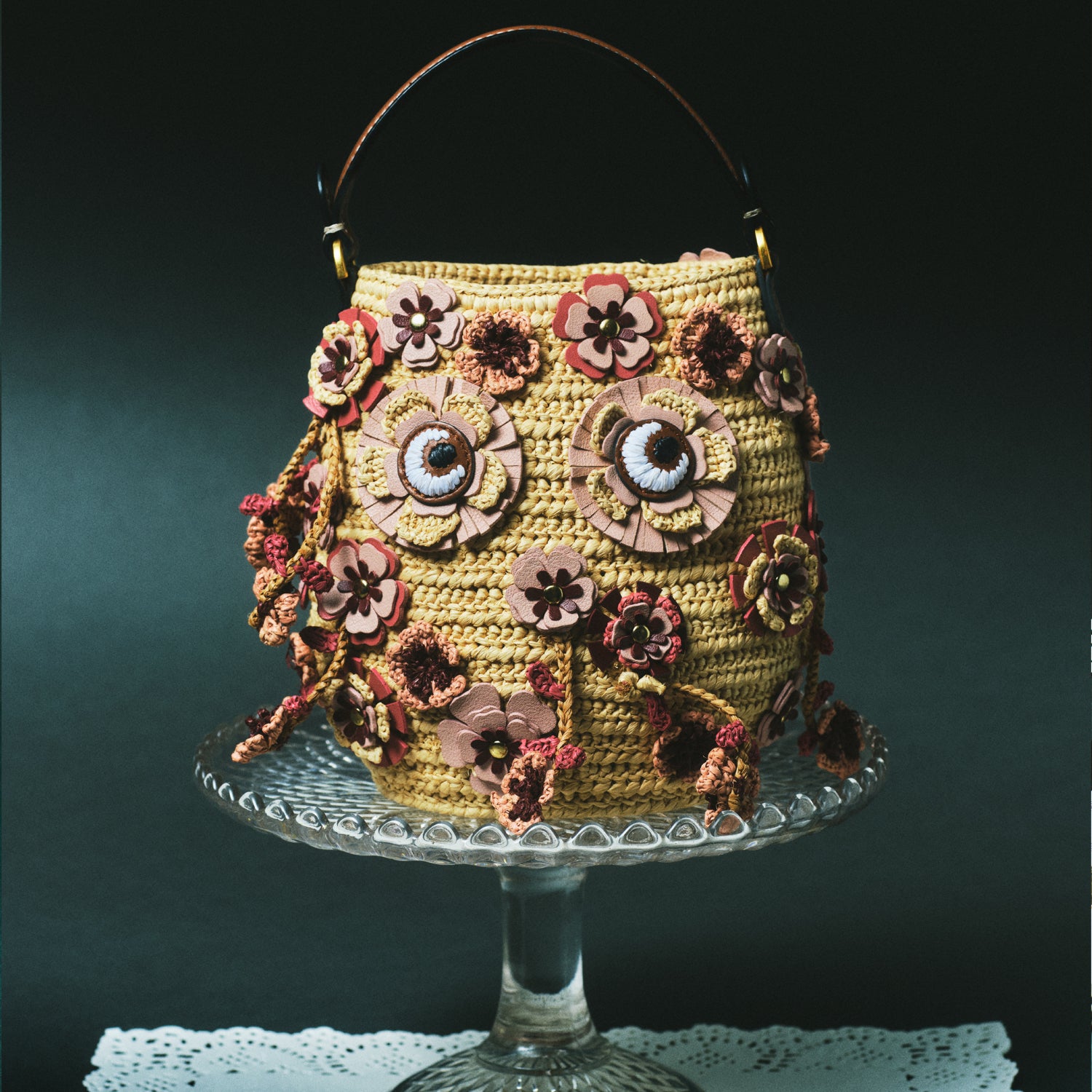 ラフィア・ブロッサム・クリーチャー・クロスボディ | Anya Hindmarch JP