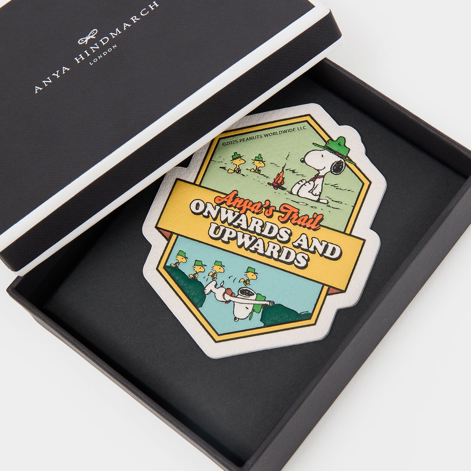 Peanuts「Snoopy」レザー・ステッカー -

          
            Capra Leather in Optic White -
          

          Anya Hindmarch JP
