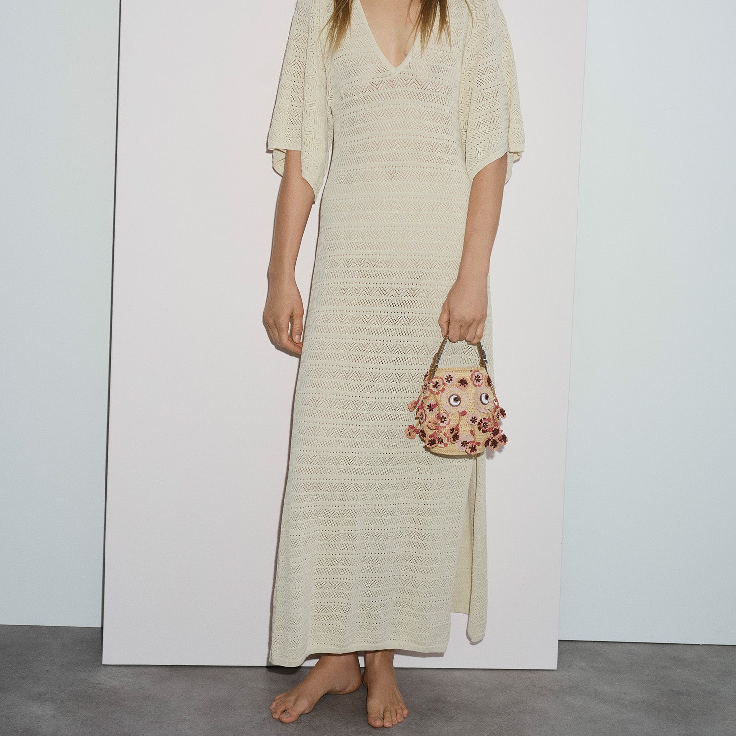 ラフィア・ブロッサム・クリーチャー・クロスボディ | Anya Hindmarch JP