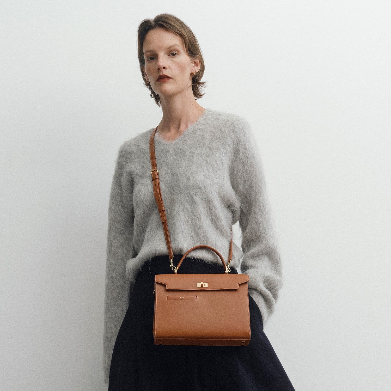 モティマー -

          
            Shiny Box Calf in Pecan -
          

          Anya Hindmarch JP
