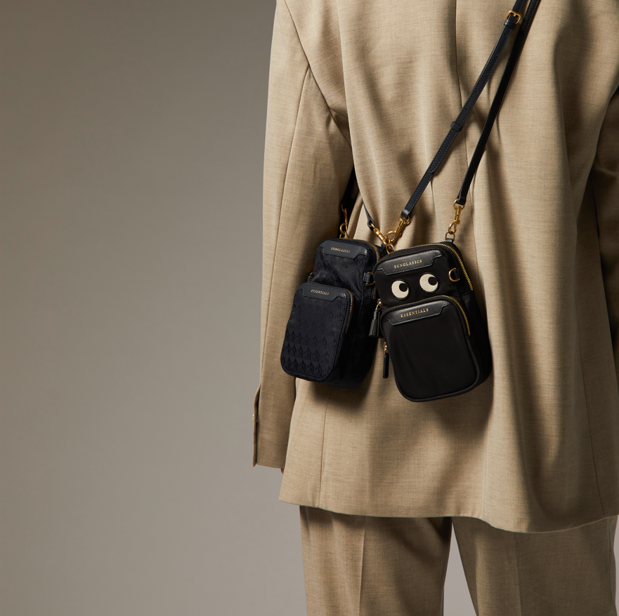 アイズ エッセンシャルズ クロスボディ -

          
            Recycled Nylon in Black -
          

          Anya Hindmarch JP
