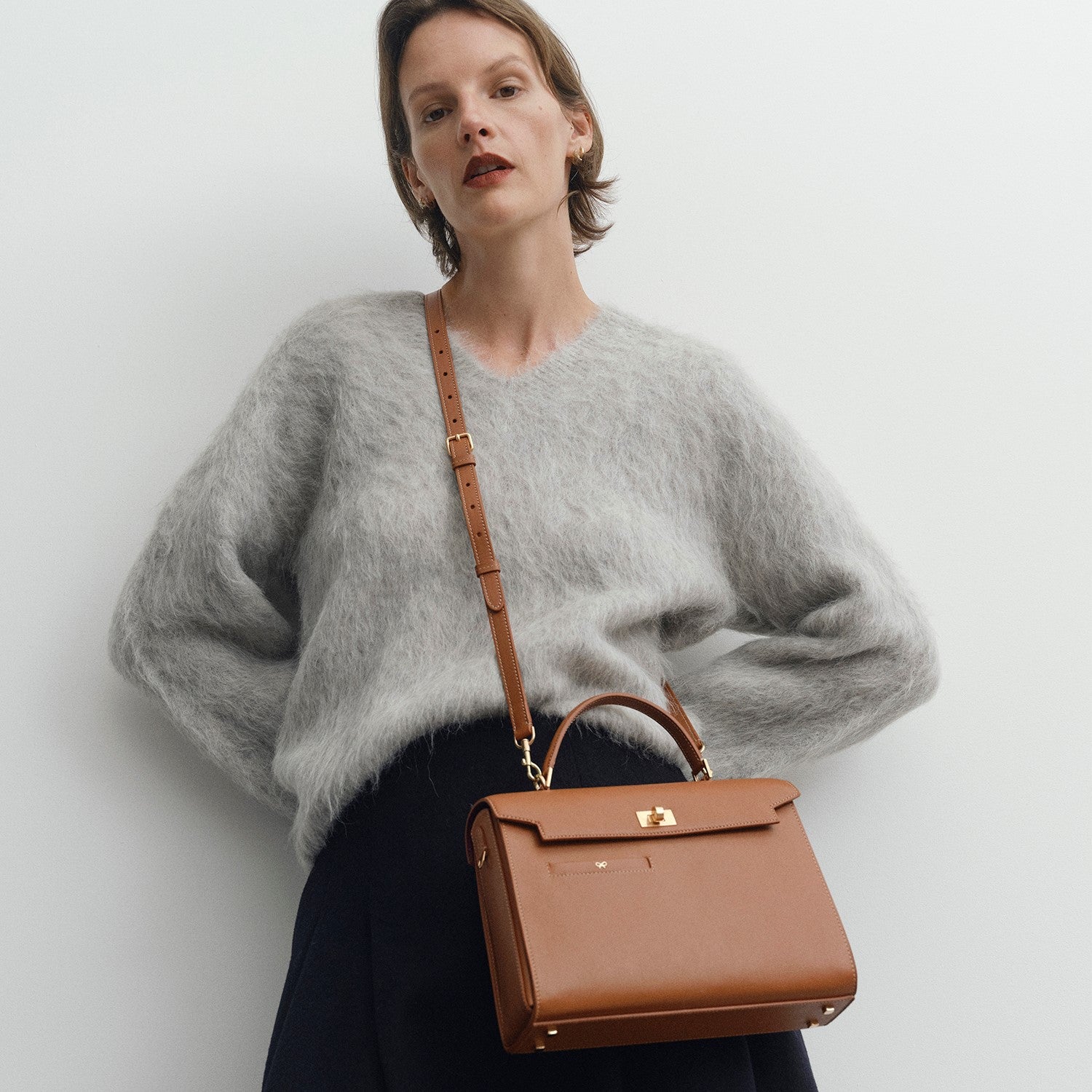 モティマー -

          
            Shiny Box Calf in Pecan -
          

          Anya Hindmarch JP
