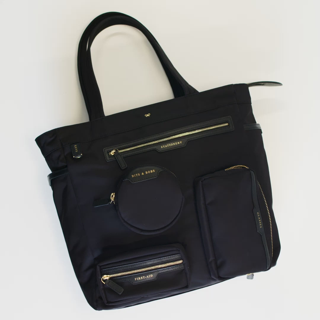 コミューター トート -

          
            ECONYL® Regenerated Nylon in Black -
          

          Anya Hindmarch JP
