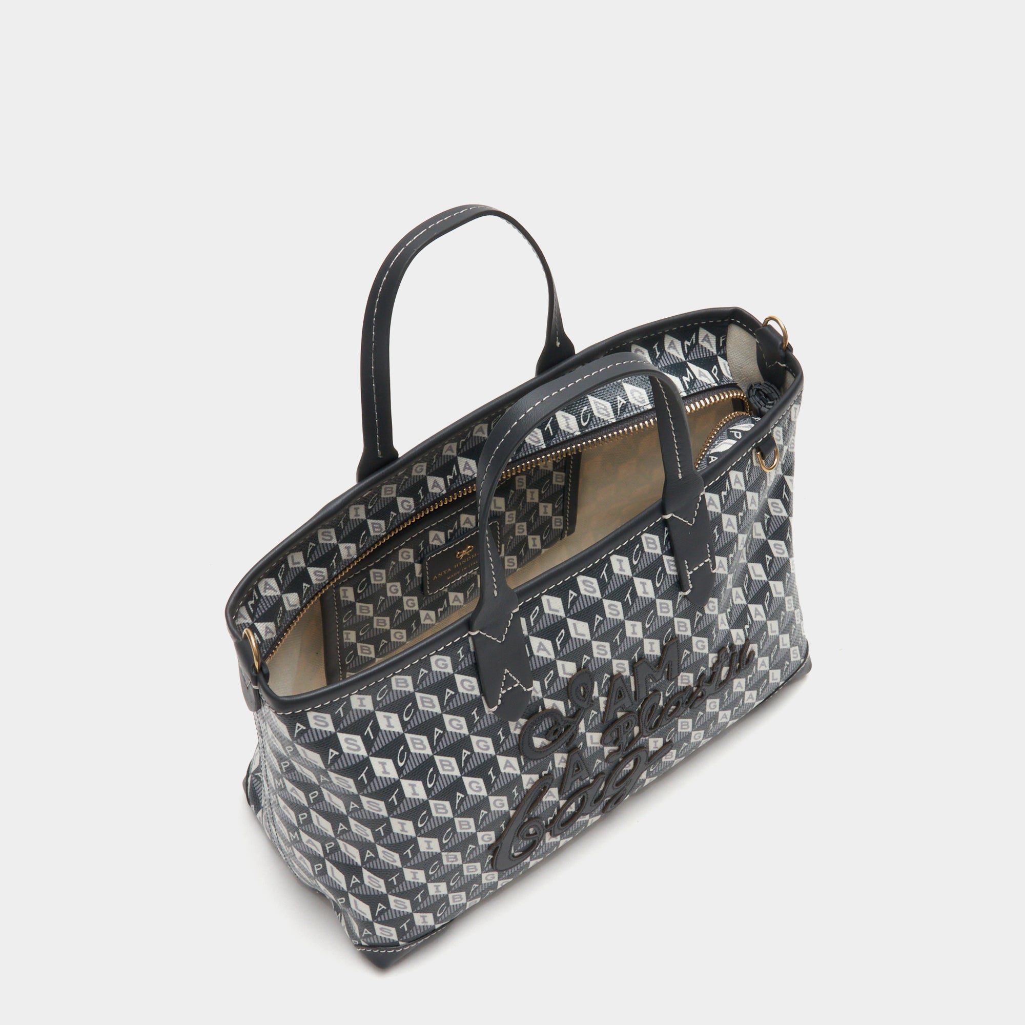 「I AM A Plastic Bag」 XS モチーフ トート -

                  
                    Recycled Coated Canvas in Charcoal -
                  

                  Anya Hindmarch JP

