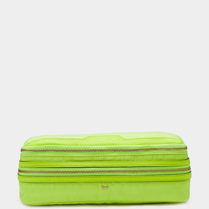 メイクアップ ポーチ -

                  
                    Nylon with Neon Yellow (Tumbled Calf) -
                  

                  Anya Hindmarch JP
