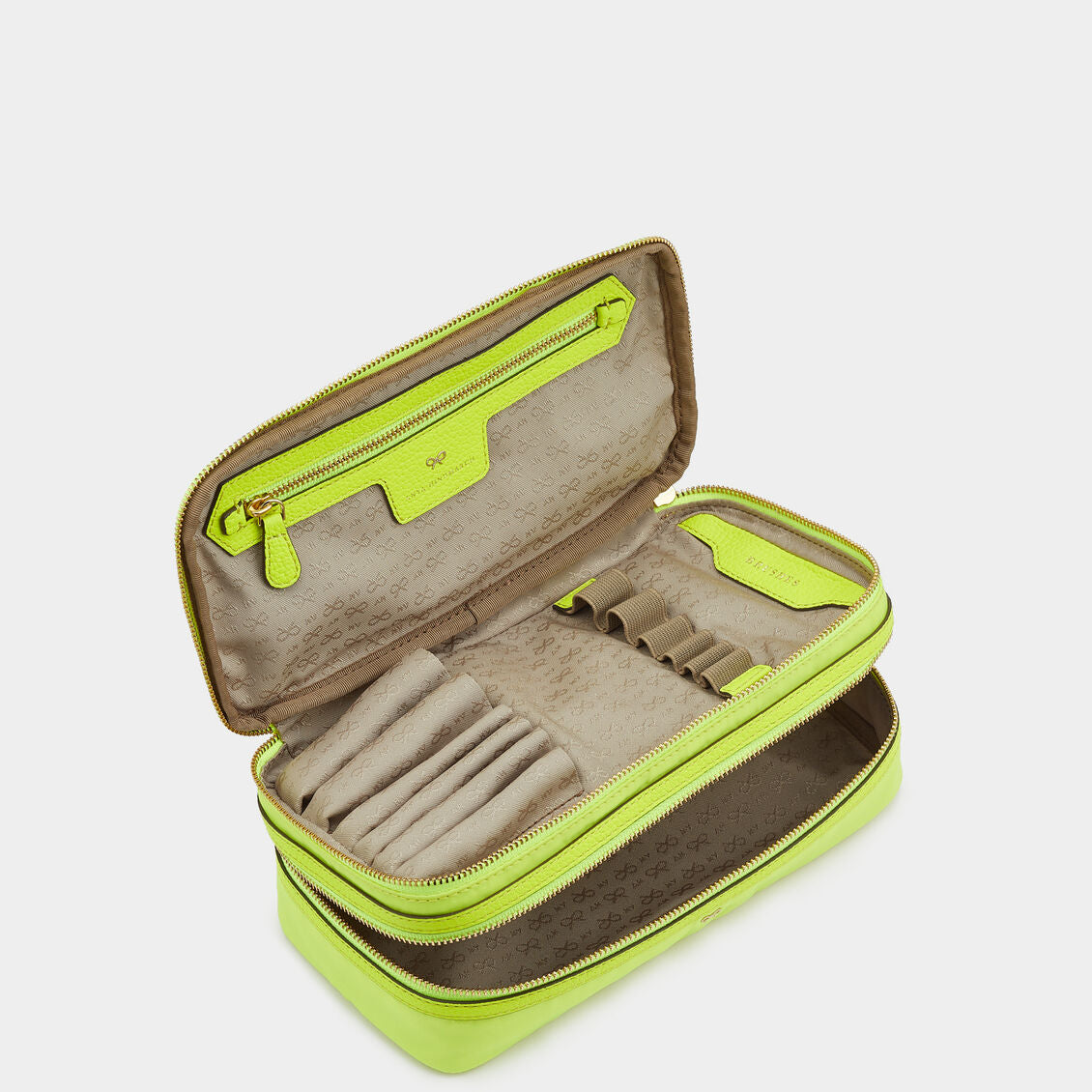 メイクアップ ポーチ -

                  
                    Nylon with Neon Yellow (Tumbled Calf) -
                  

                  Anya Hindmarch JP

