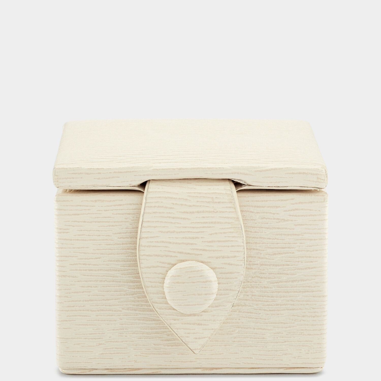 ビスポーク・リング・ボックス -

          
            London Grain Leather in Bone -
          

          Anya Hindmarch JP
