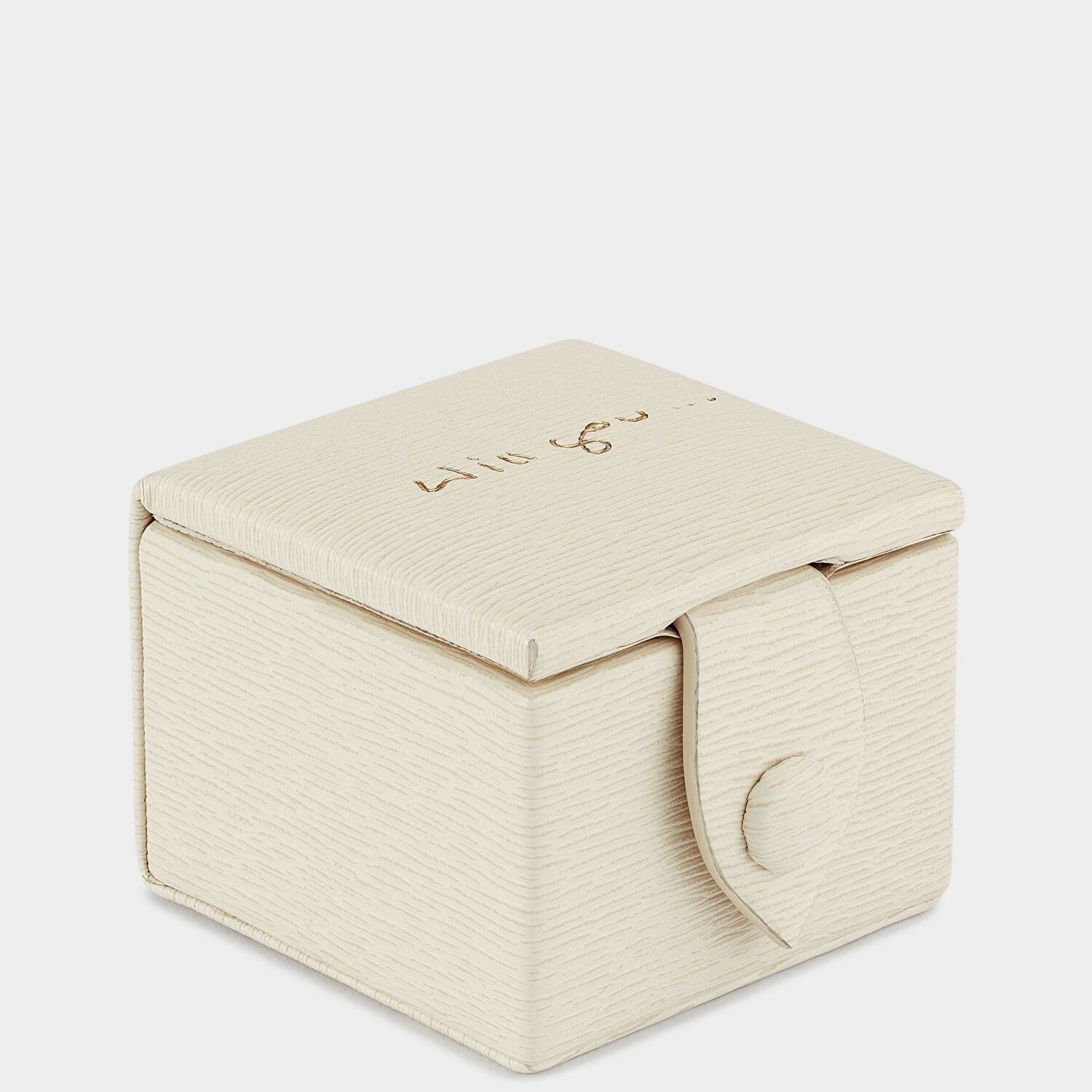 ビスポーク・リング・ボックス -

          
            London Grain Leather in Bone -
          

          Anya Hindmarch JP
