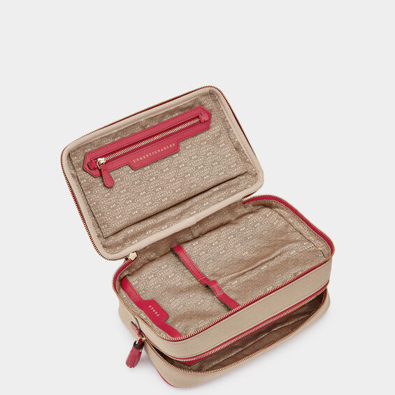 ビスポーク ウォルトン ウォッシュバッグ -

          

          Anya Hindmarch JP
