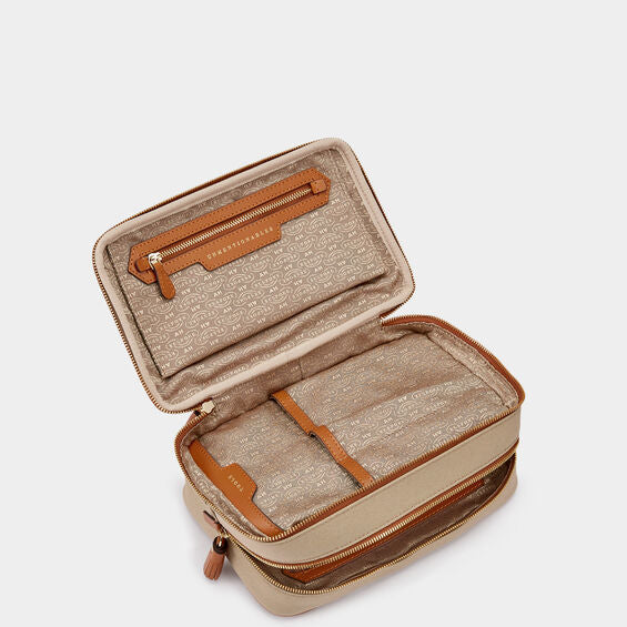 ビスポーク ウォルトン ウォッシュバッグ -

          

          Anya Hindmarch JP
