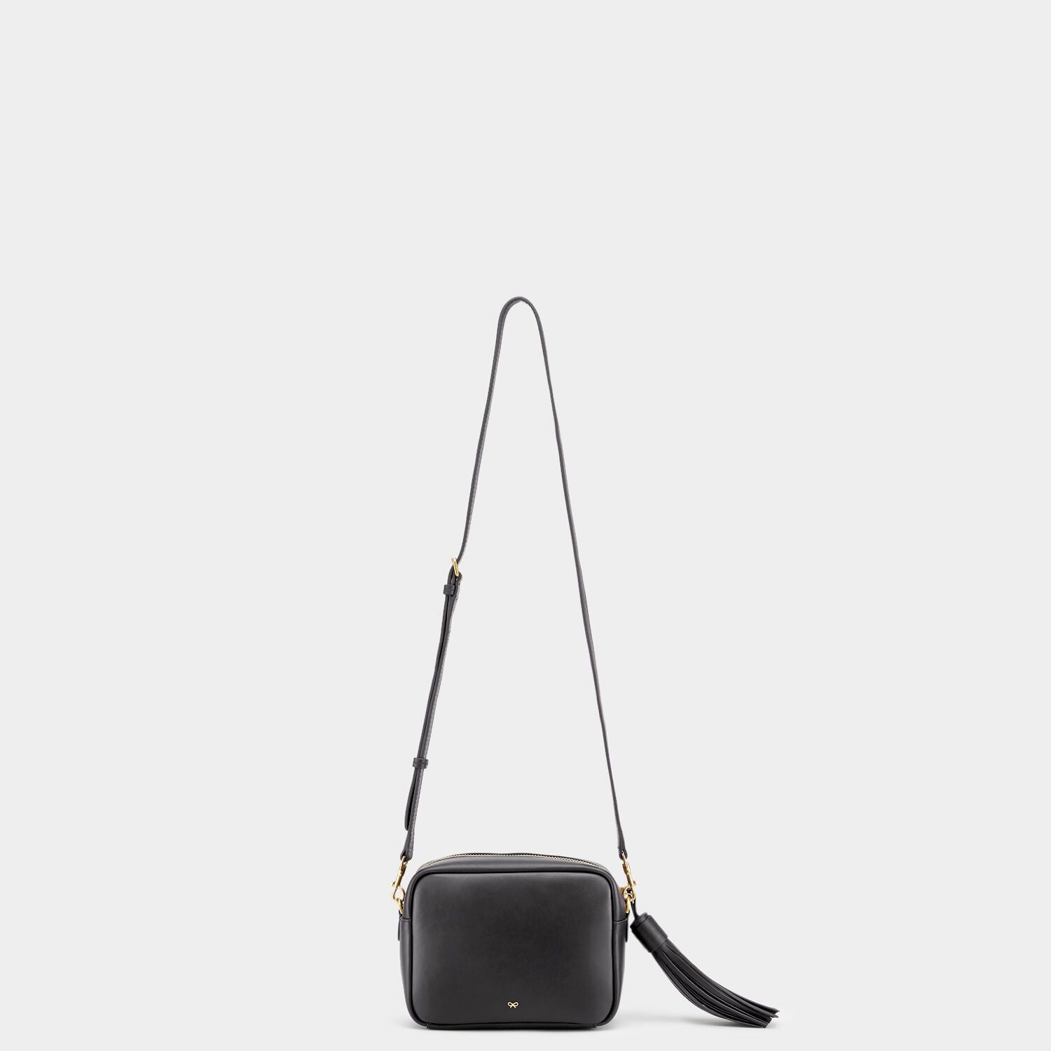 ニーソン タッセル クロスボディ -

                  
                    Circus Leather in Black -
                  

                  Anya Hindmarch JP
