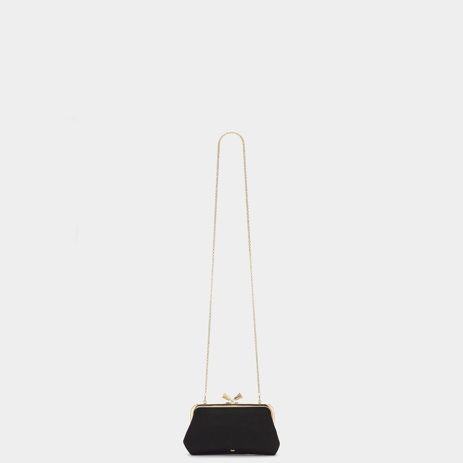 タッセル フレーム クラッチ -

                  

                  Anya Hindmarch JP
