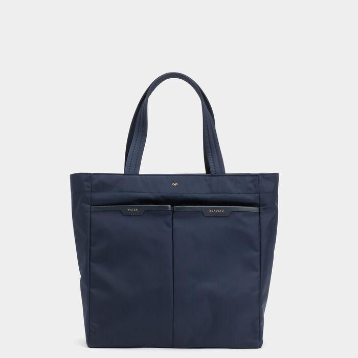 ネービス ナイロン トート -

                  
                    Heavy Nylon in Marine -
                  

                  Anya Hindmarch JP
