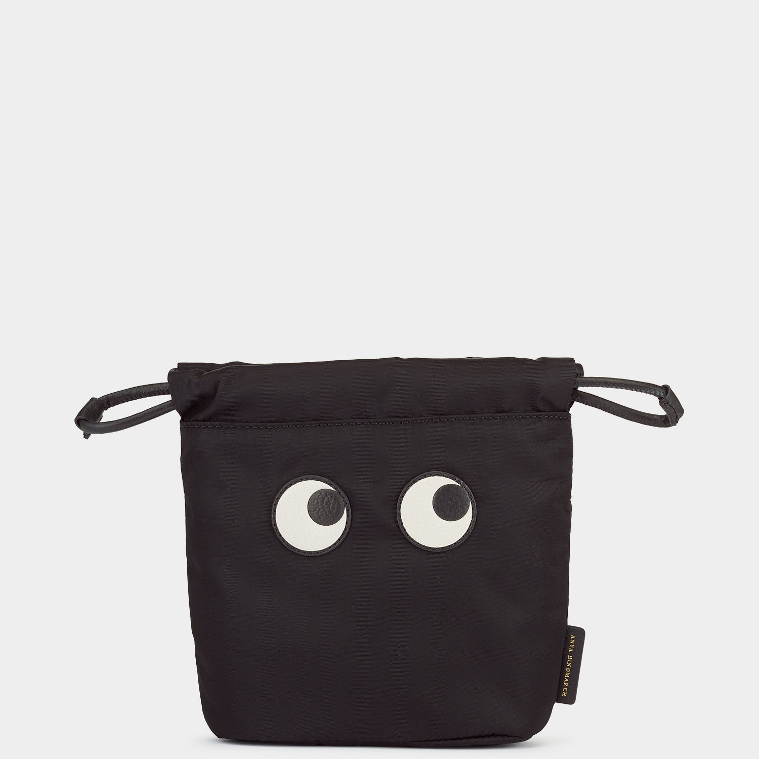 アイズ ドローストリング ポーチ -

                  
                    Recycled Nylon with PU in Black -
                  

                  Anya Hindmarch JP
