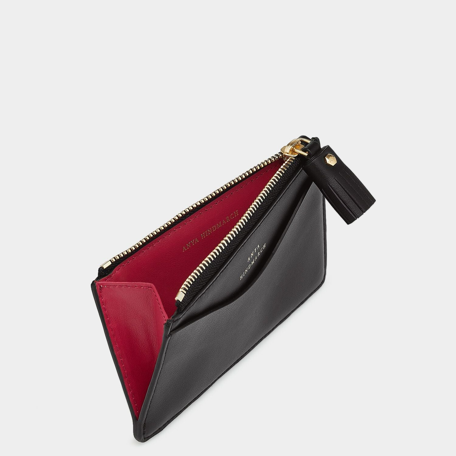 ジップ カードケース -

                  

                  Anya Hindmarch JP
