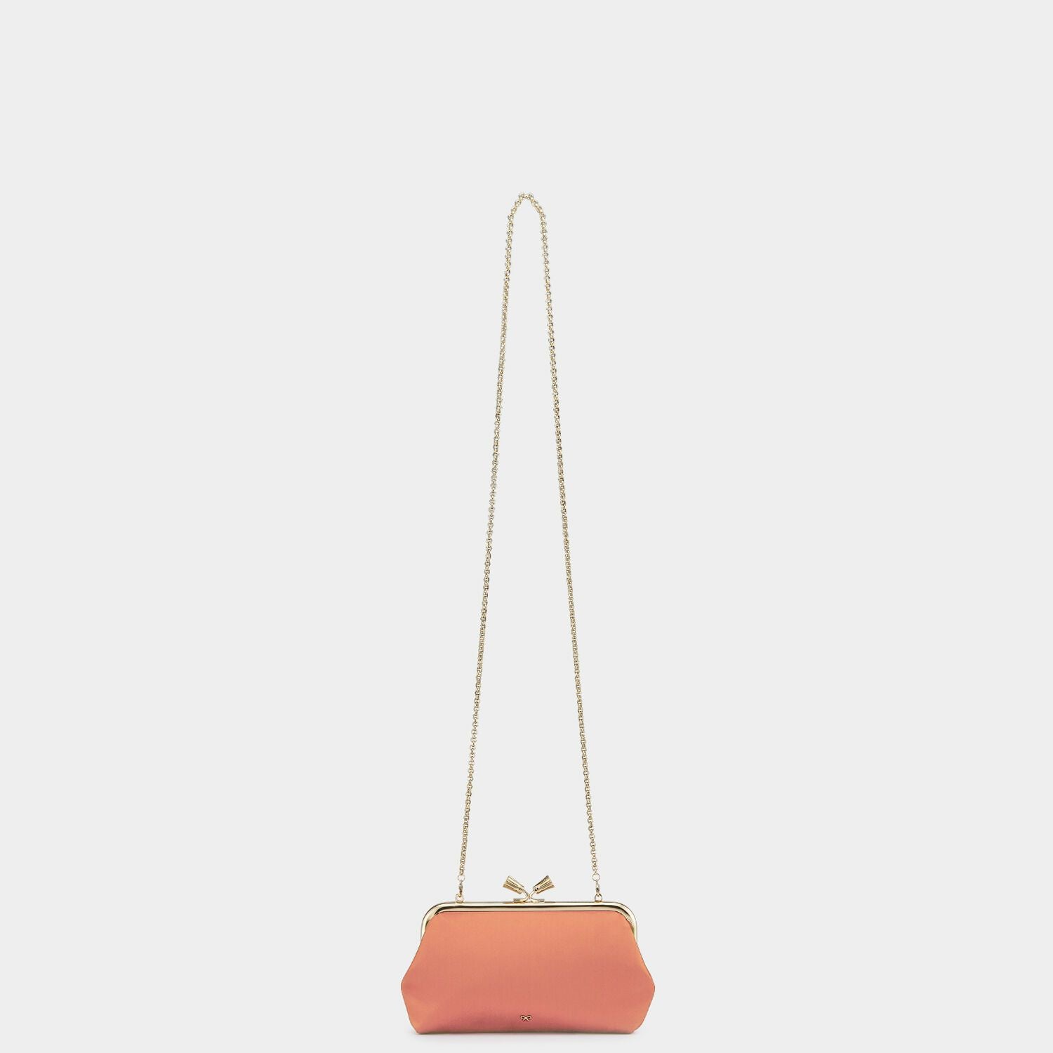 ビスポーク タッセル モード -

                  
                    Satin in Apricot -
                  

                  Anya Hindmarch JP
