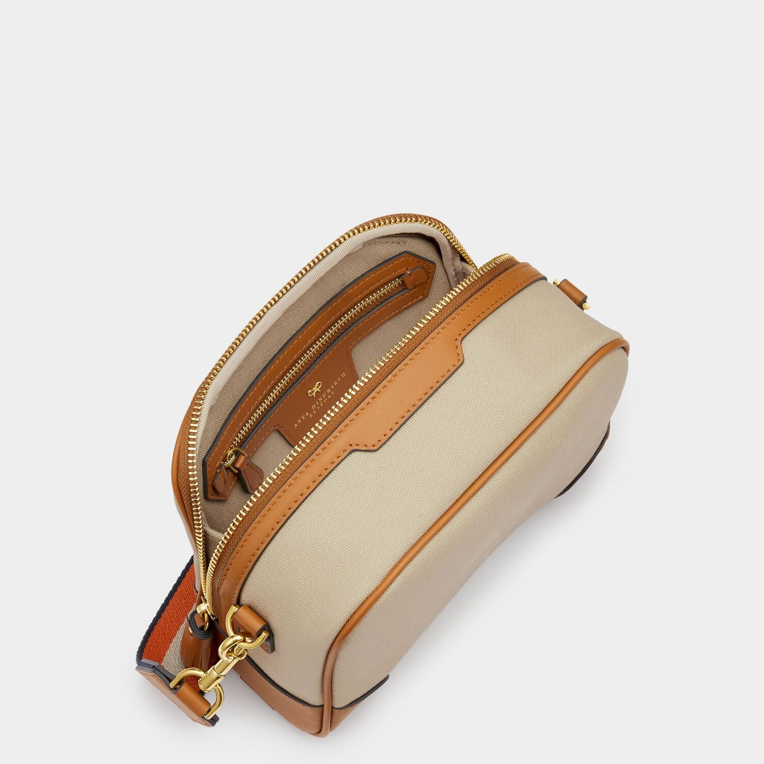 ビスポーク ウォルトン クロスボディ -

          
            Cotton in Tan -
          

          Anya Hindmarch JP
