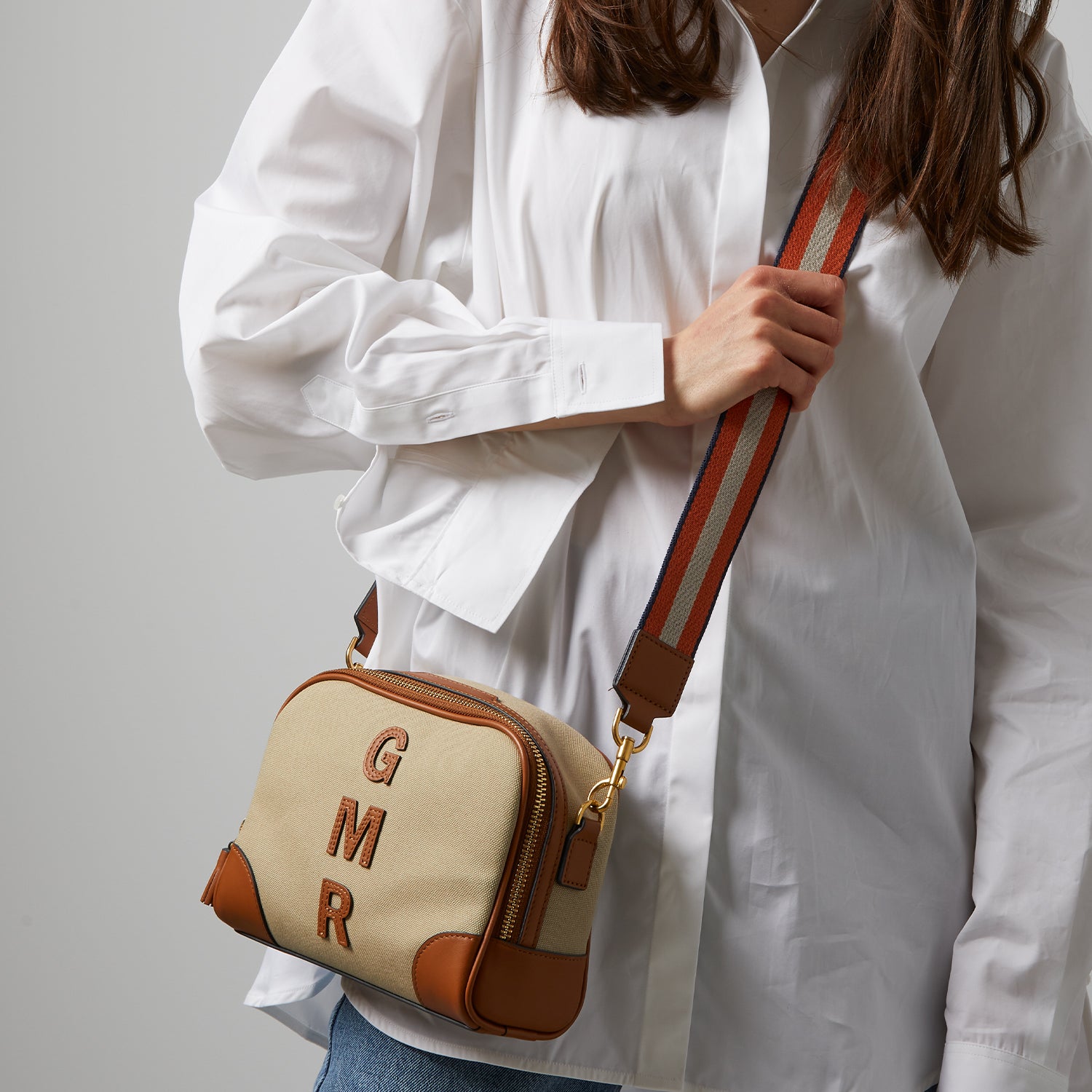 ビスポーク ウォルトン クロスボディ -

          
            Cotton in Tan -
          

          Anya Hindmarch JP
