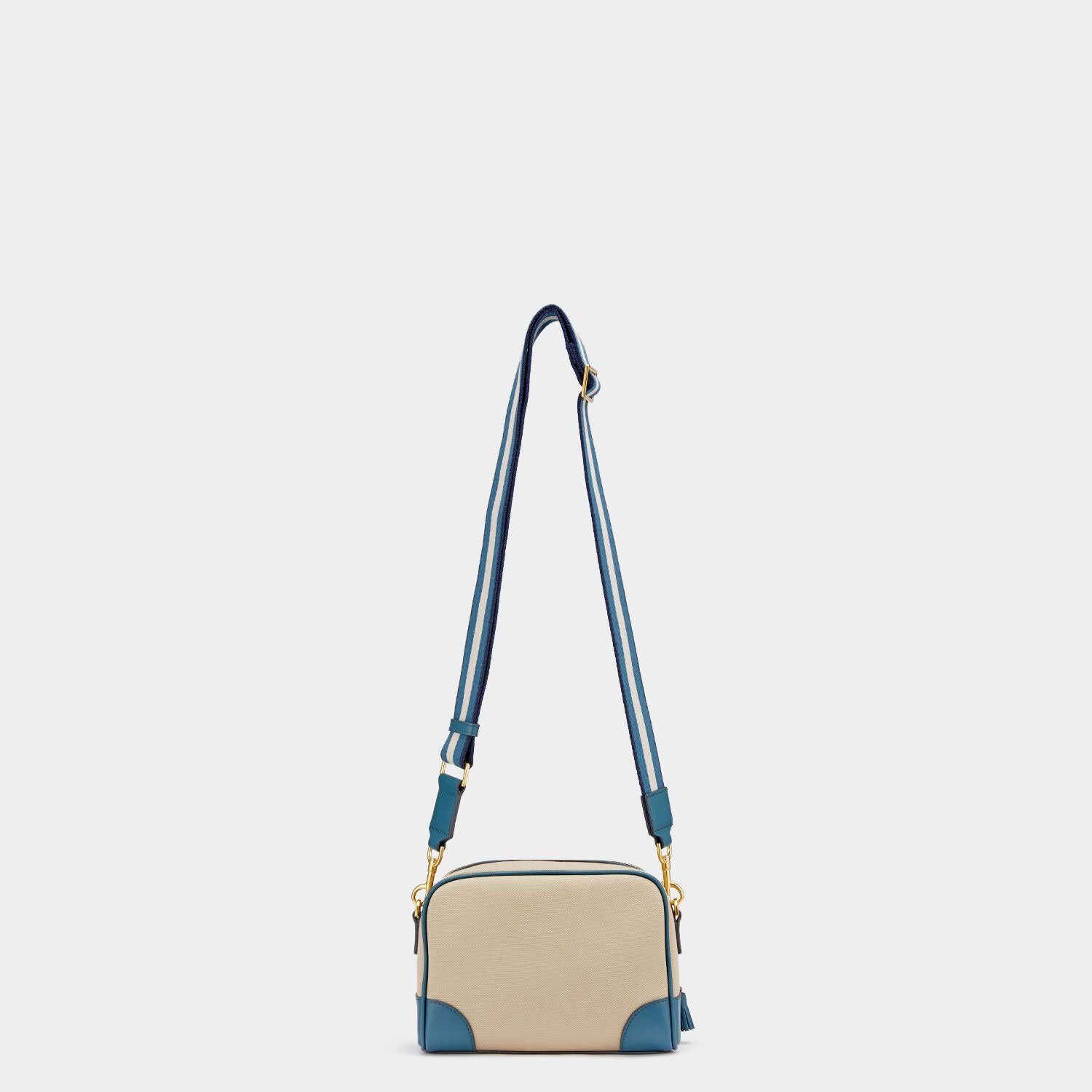 ビスポーク ウォルトン クロスボディ -

                  
                    Cotton in Blue -
                  

                  Anya Hindmarch JP
