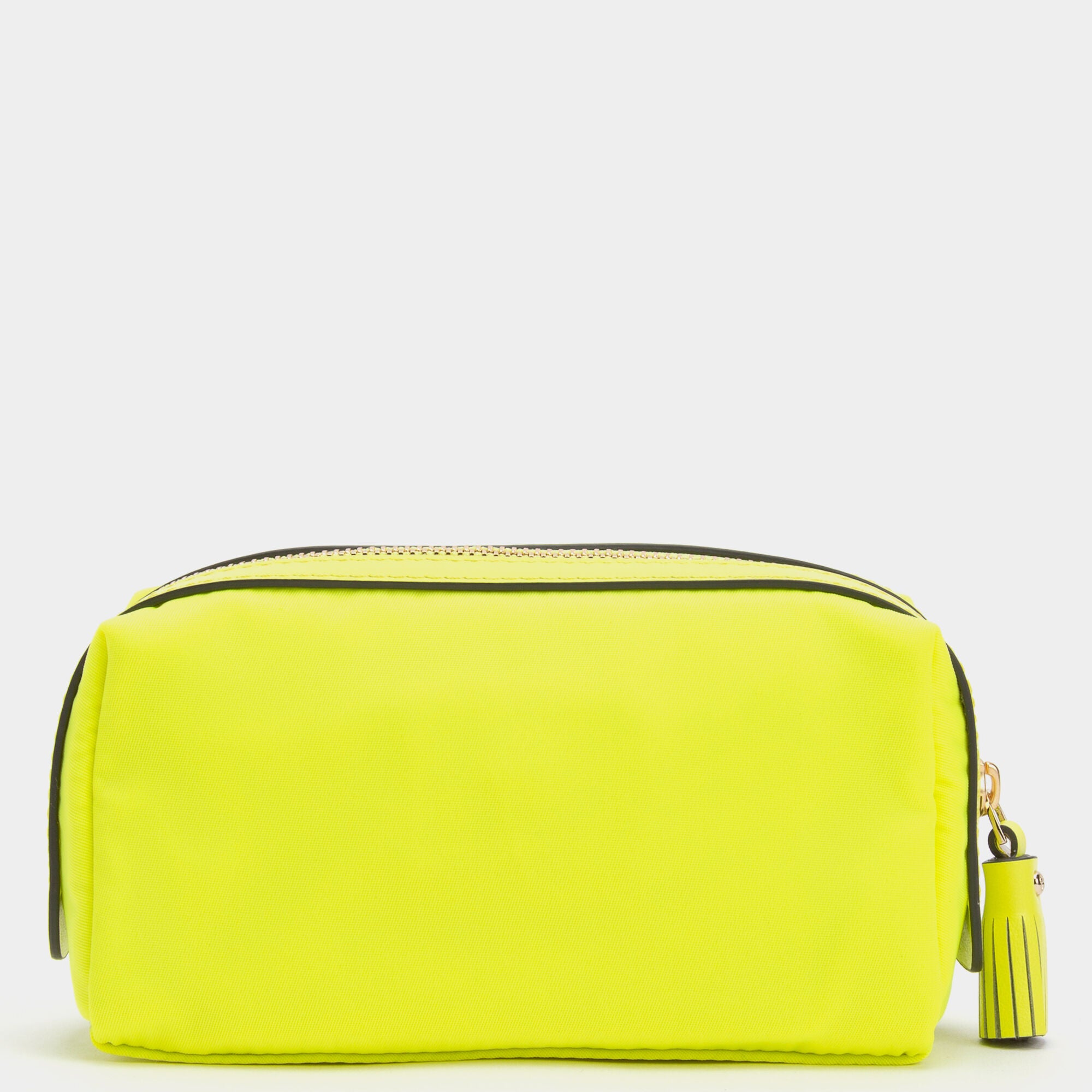 ガーリースタッフ ポーチ -

                  
                    Nylon in Neon Yellow -
                  

                  Anya Hindmarch JP
