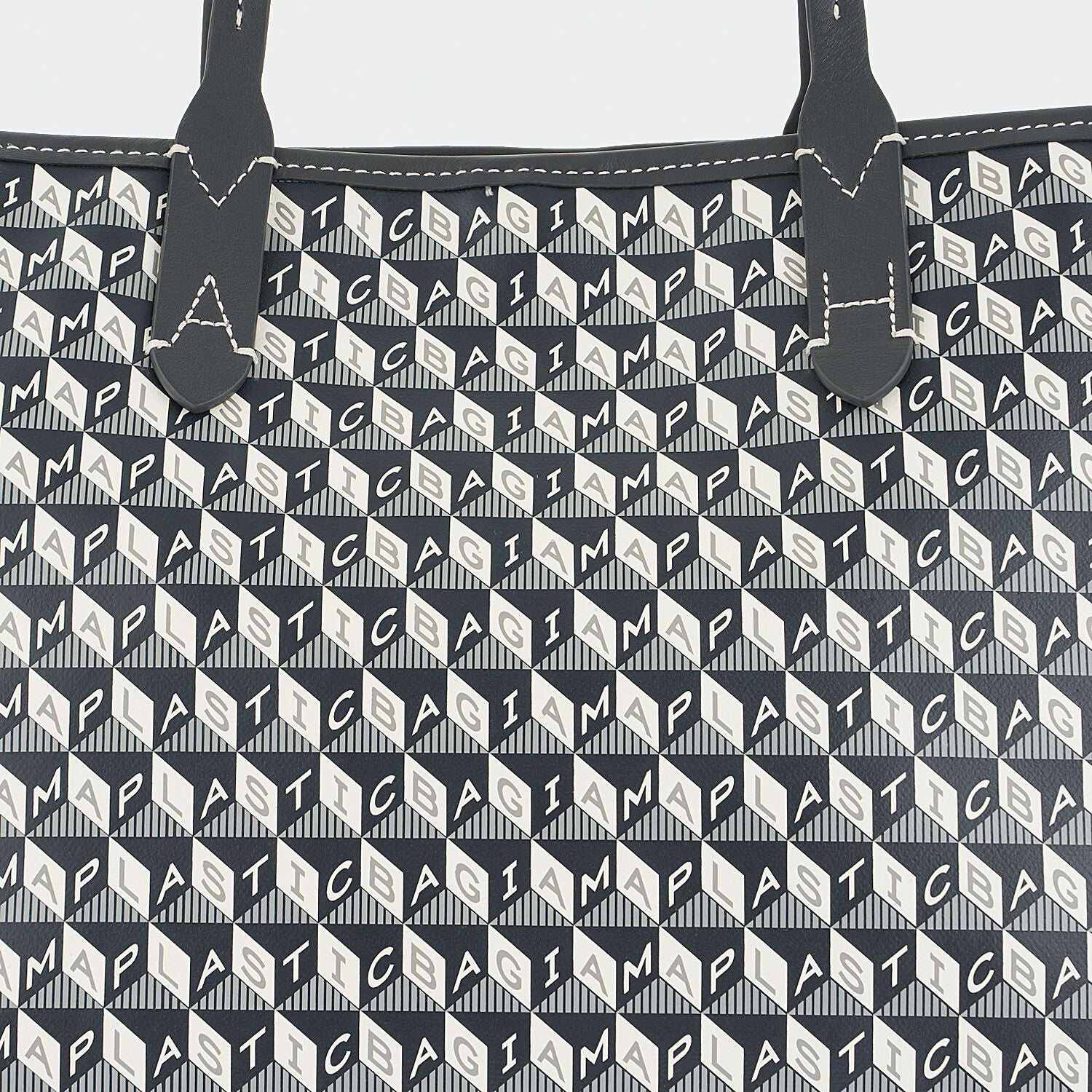 「I AM A Plastic Bag」 スモール トート -

                  
                    Recycled coated canvas in Charcoal -
                  

                  Anya Hindmarch JP
