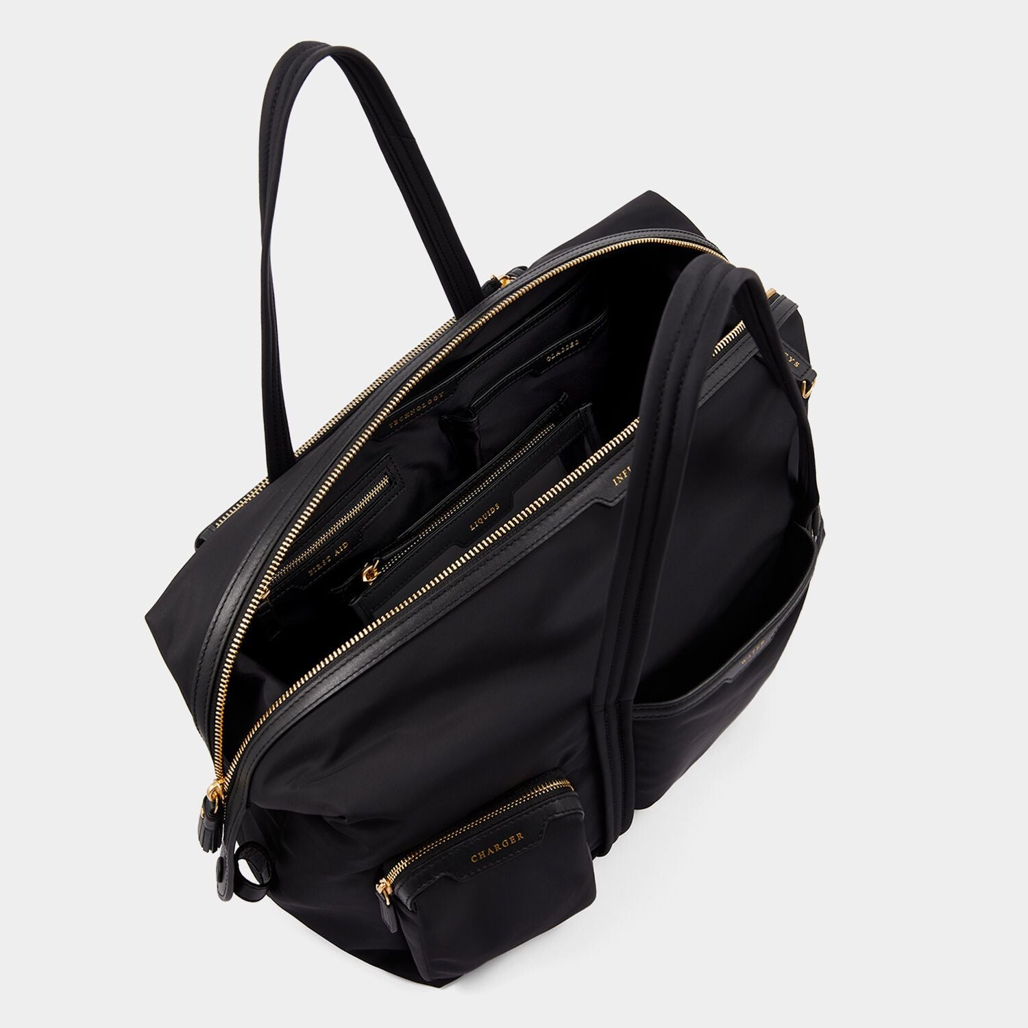 インフライト バッグ -

                  
                    Recycled Nylon with PU in Black -
                  

                  Anya Hindmarch JP
