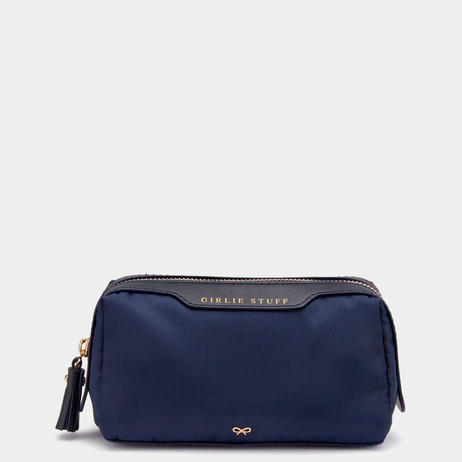 ガーリースタッフ ポーチ -

                  
                    Recycled Nylon with PU in Dark Marine -
                  

                  Anya Hindmarch JP
