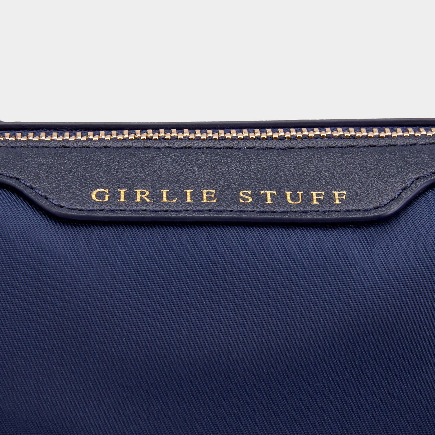 ガーリースタッフ ポーチ -

                  
                    Recycled Nylon with PU in Dark Marine -
                  

                  Anya Hindmarch JP
