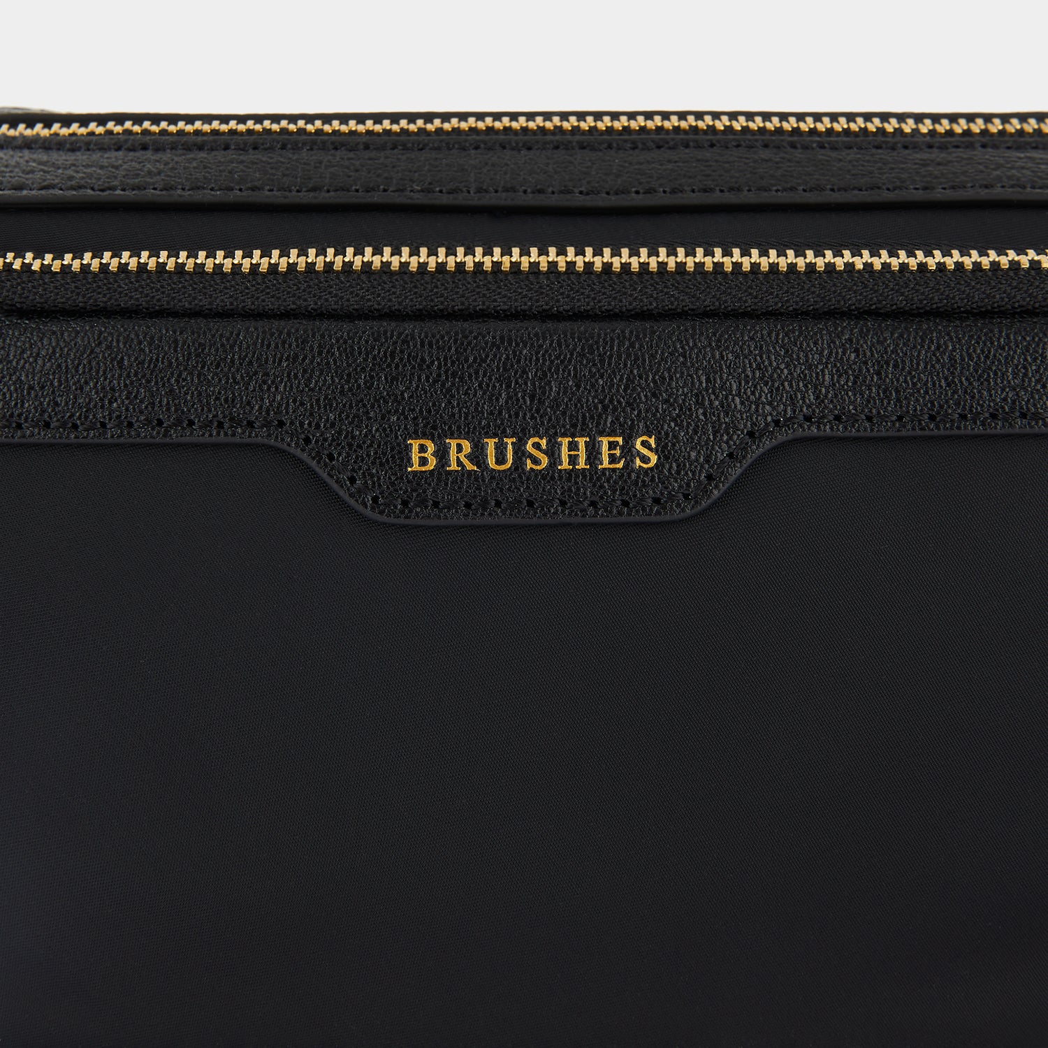 スモール メイクアップ ポーチ -

          
            Recycled Nylon with PU in Black -
          

          Anya Hindmarch JP
