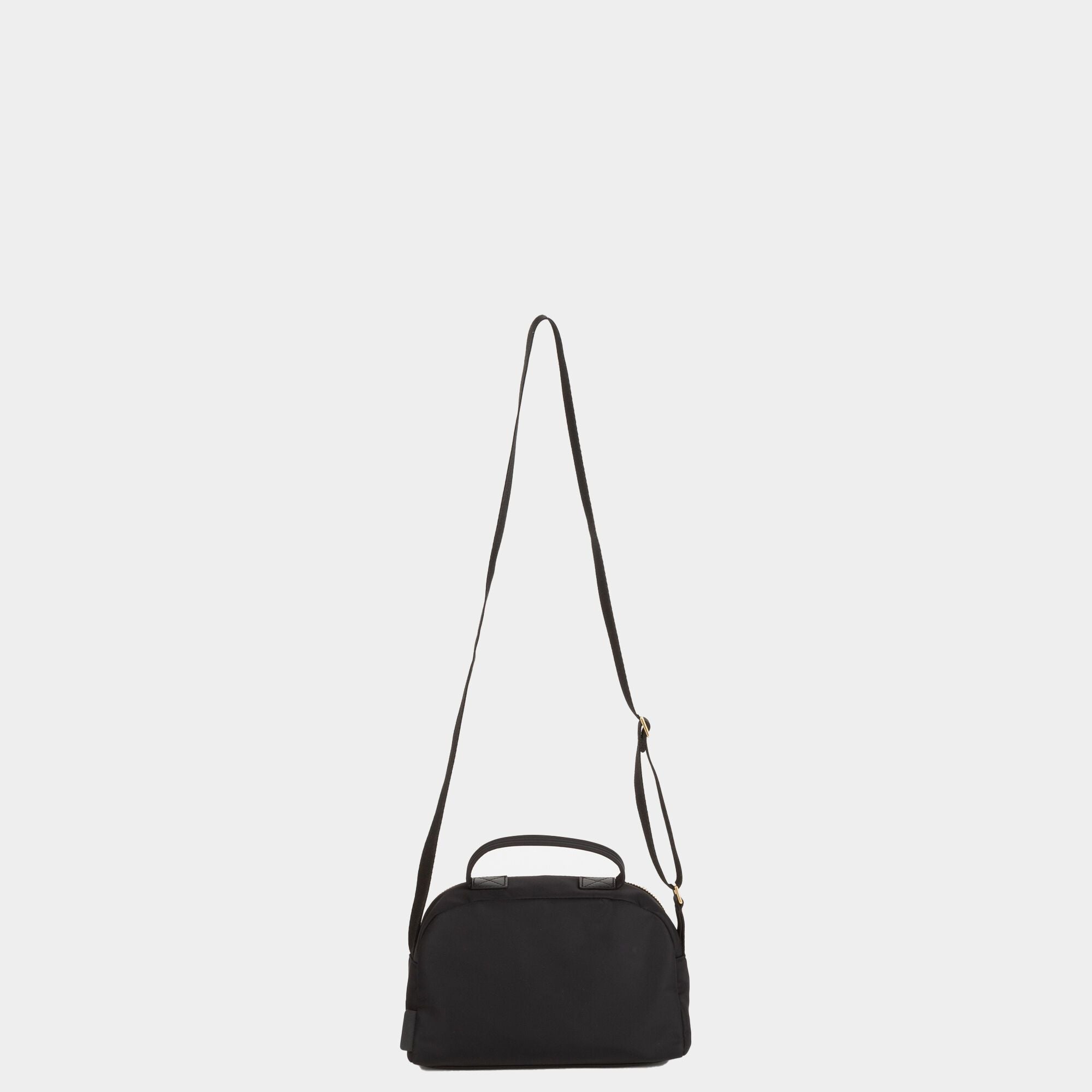 アイズ クロスボディ ポーチ -

                  
                    Recycled Nylon with PU in Black -
                  

                  Anya Hindmarch JP
