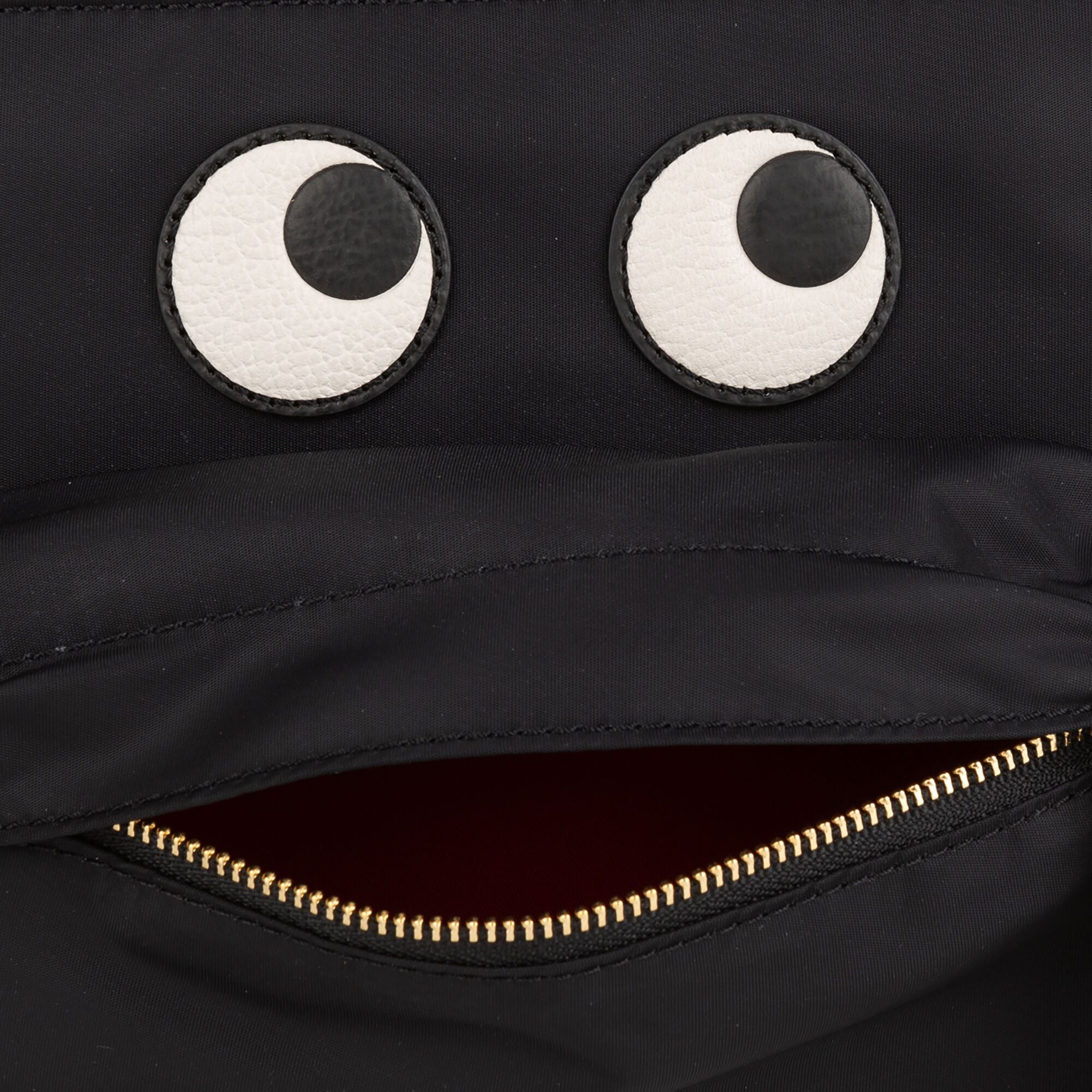 アイズ クロスボディ ポーチ -

                  
                    Recycled Nylon with PU in Black -
                  

                  Anya Hindmarch JP
