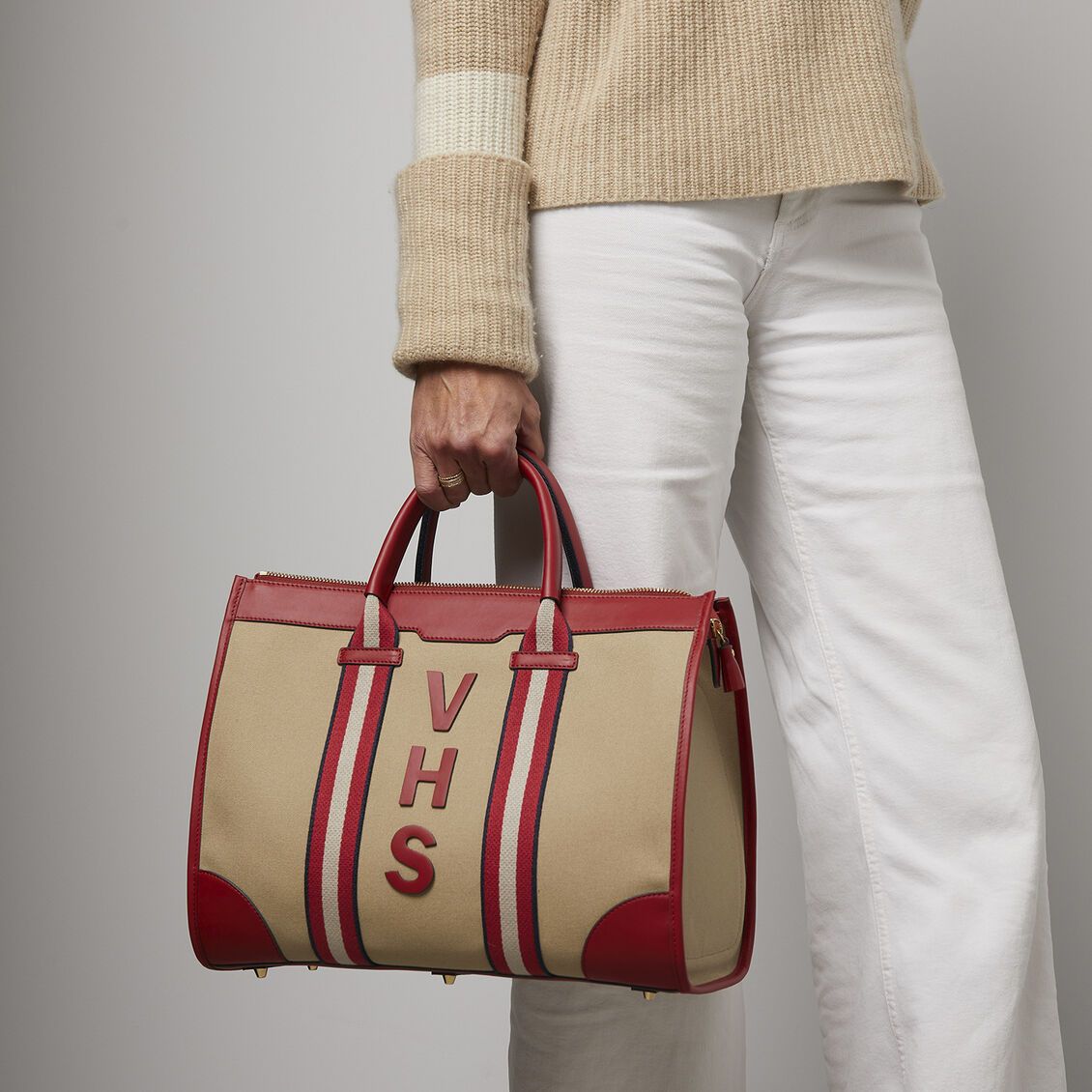 ビスポーク ウォルトン ジップトップ ハンドバッグ -

                  
                    Canvas in Red -
                  

                  Anya Hindmarch JP
