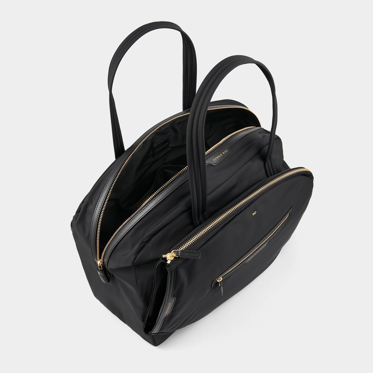 テニス バッグ -

                  
                    Recycled Nylon with PU in Black -
                  

                  Anya Hindmarch JP
