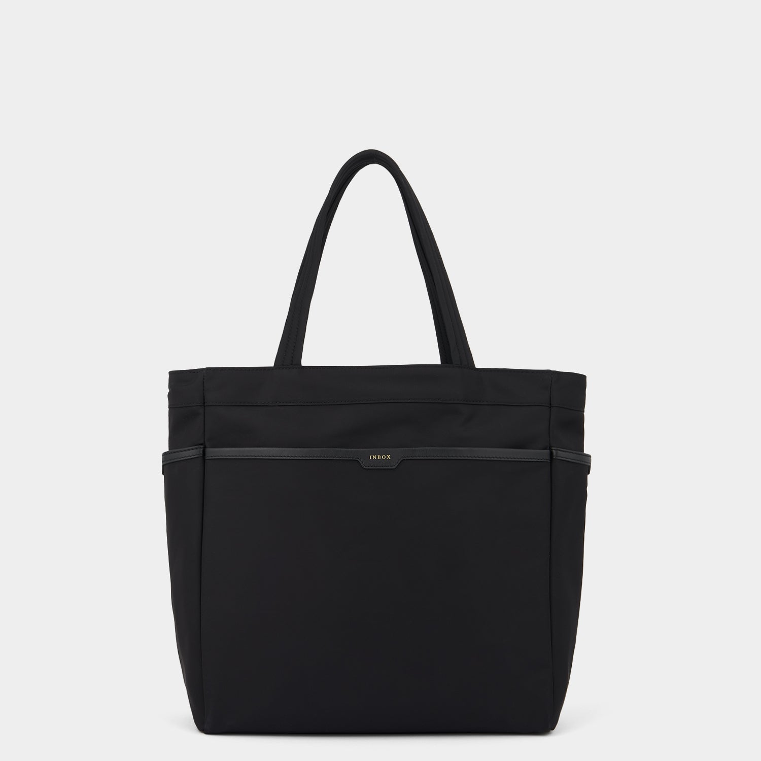 コミューター トート -

                  
                    Recycled Nylon with PU in Black -
                  

                  Anya Hindmarch JP
