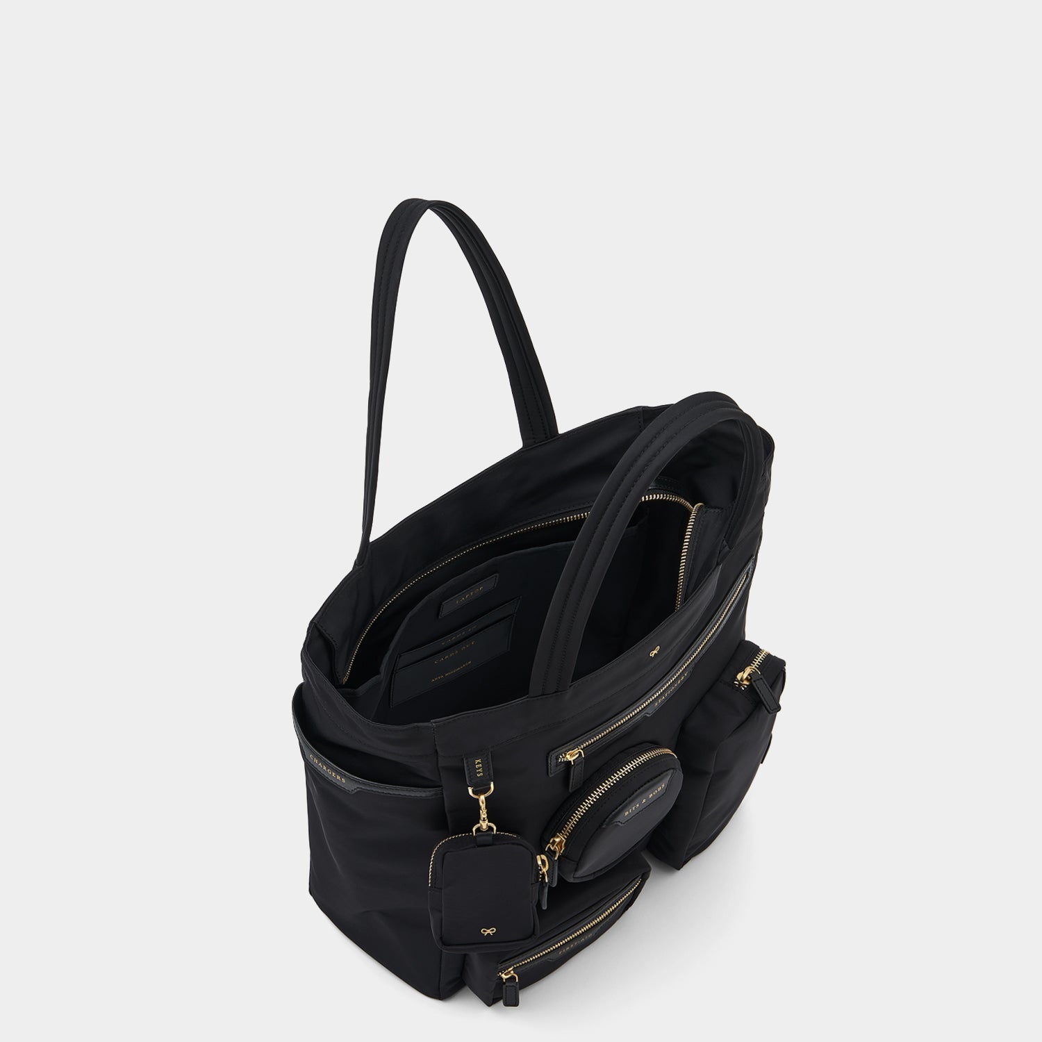 コミューター トート -

                  
                    Recycled Nylon with PU in Black -
                  

                  Anya Hindmarch JP
