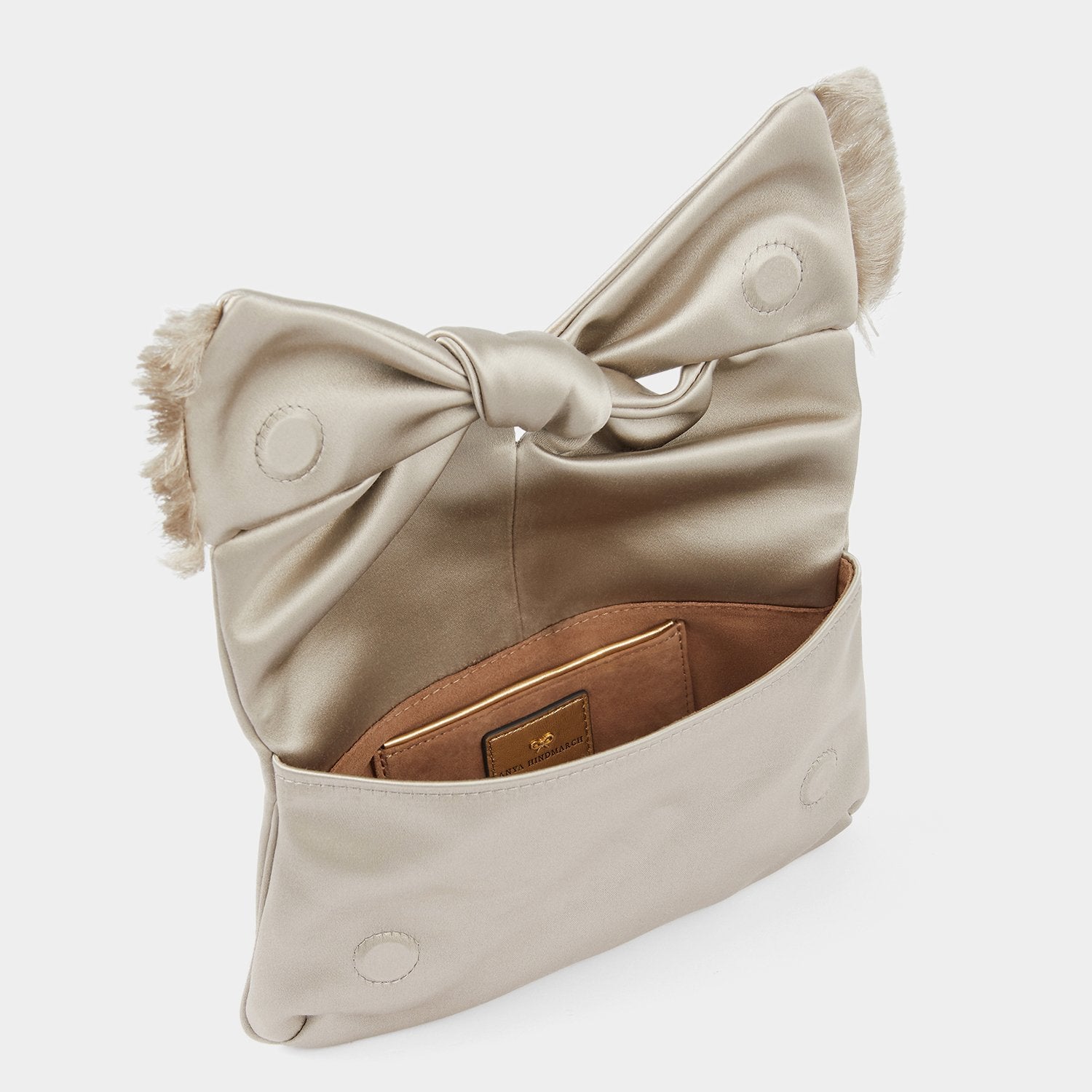 ボウ クラッチ -

                  
                    Double Faced Satin in Silver -
                  

                  Anya Hindmarch JP
