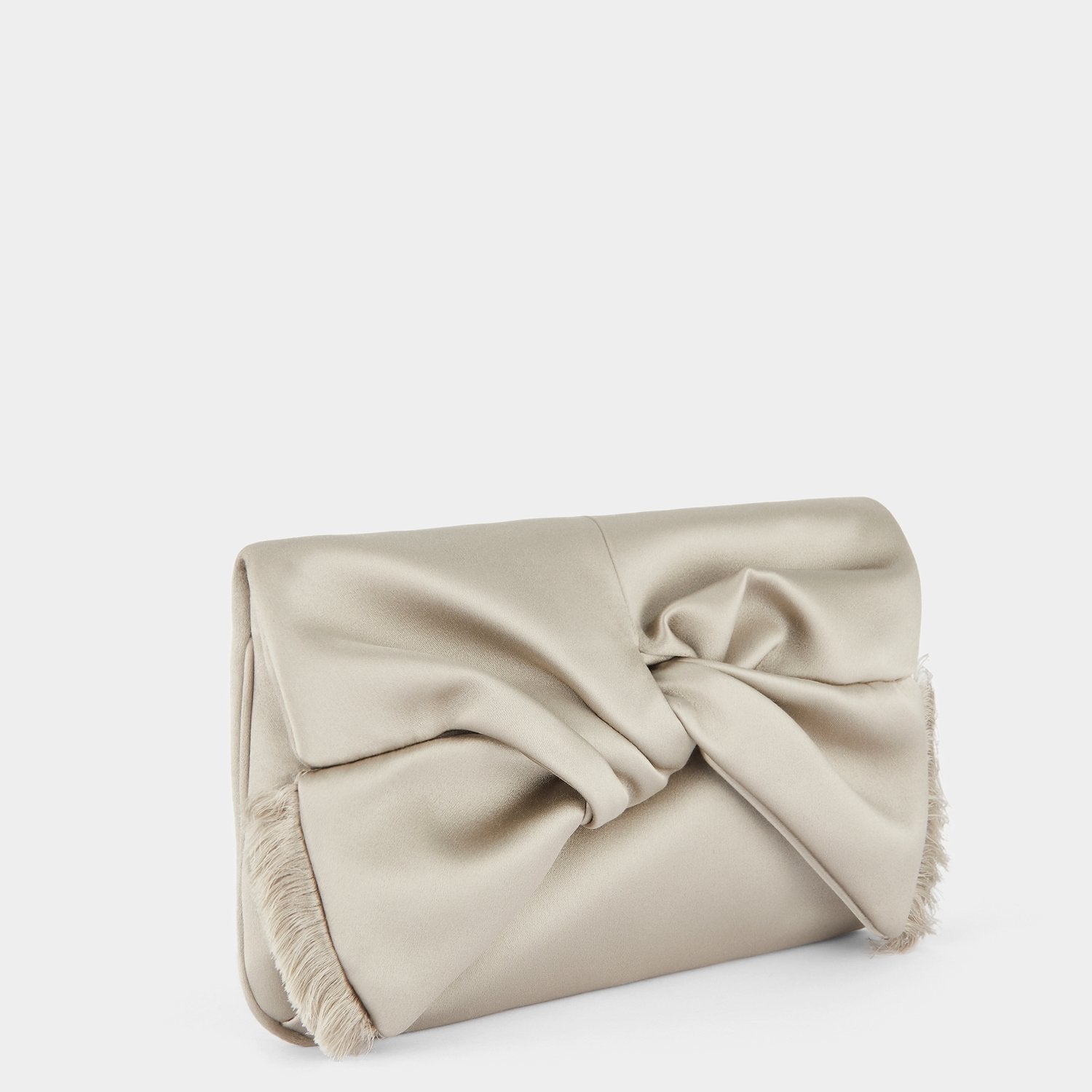 ボウ クラッチ -

                  
                    Double Faced Satin in Silver -
                  

                  Anya Hindmarch JP
