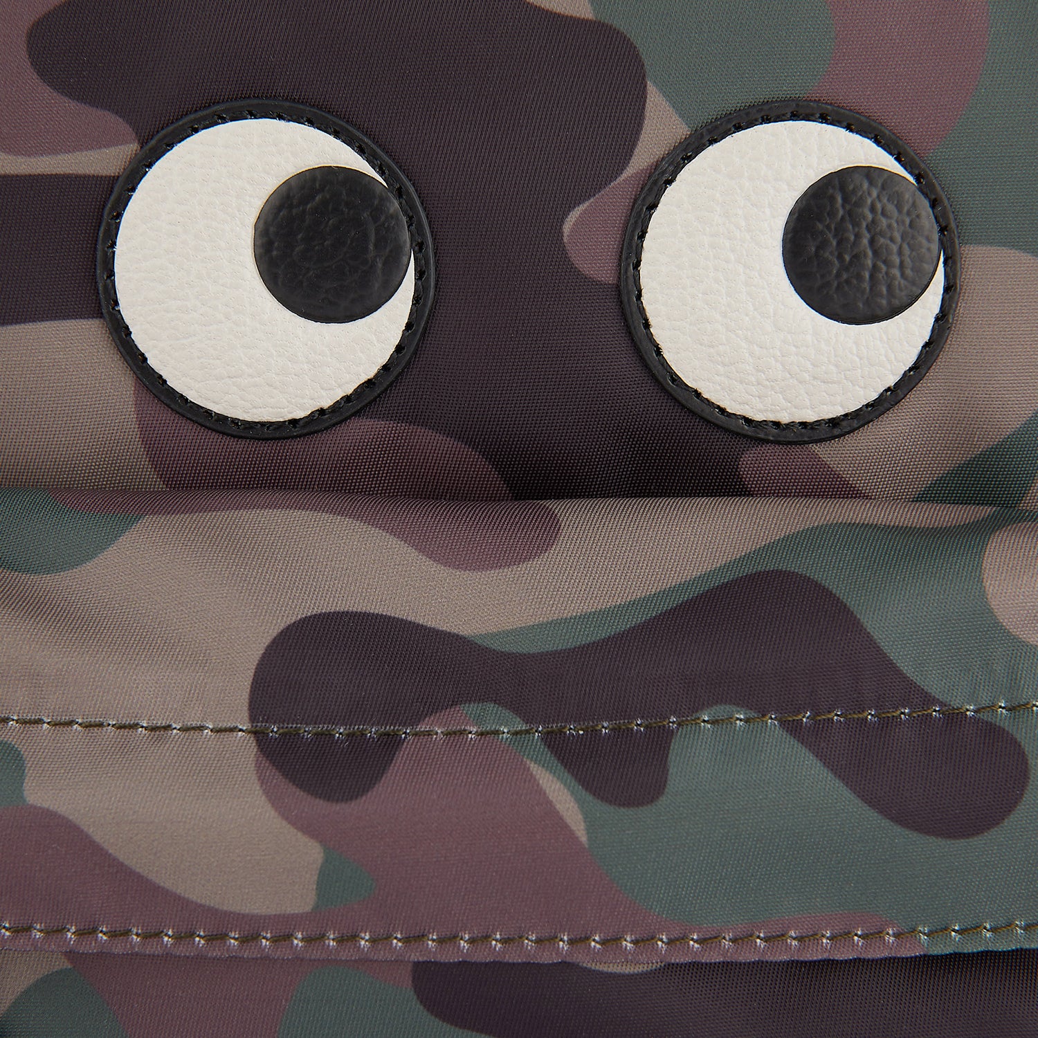 アイズ カモ クロスボディ -

                  
                    Nylon in Camo Green -
                  

                  Anya Hindmarch JP
