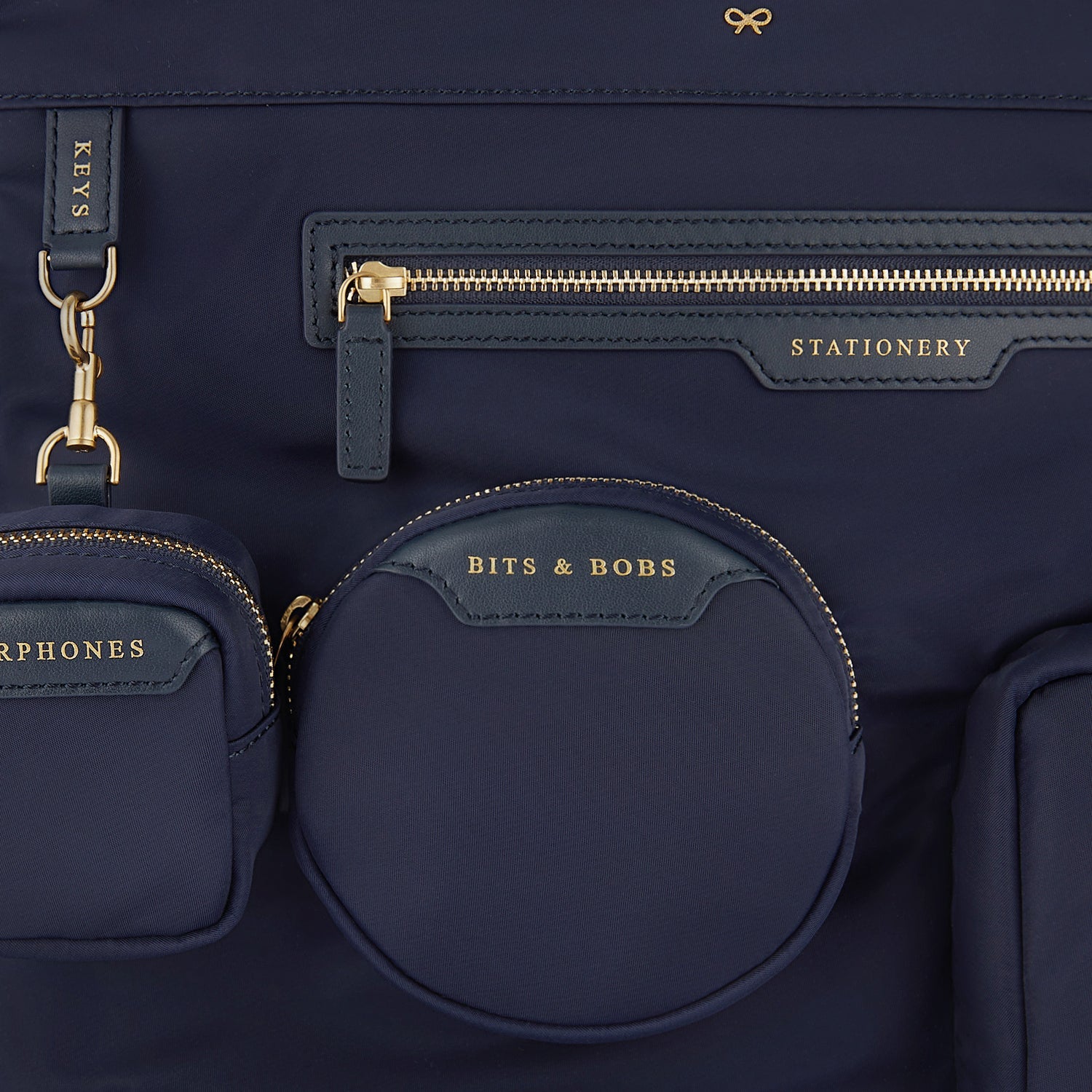 コミューター トート -

                  
                    Recycled Nylon with PU in Marine -
                  

                  Anya Hindmarch JP
