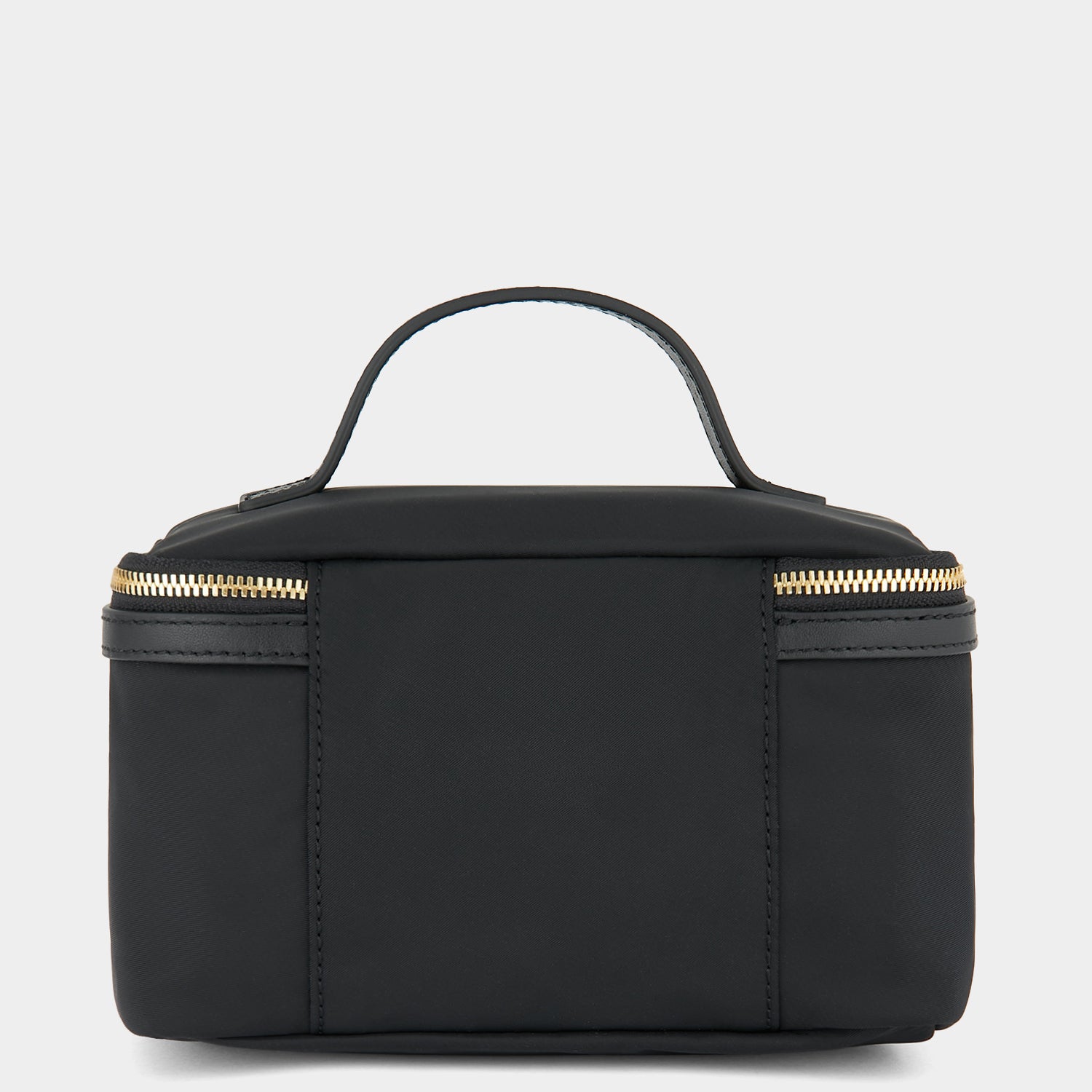 バニティー キット スモール -

                  
                    Recycled Nylon with PU in Black -
                  

                  Anya Hindmarch JP
