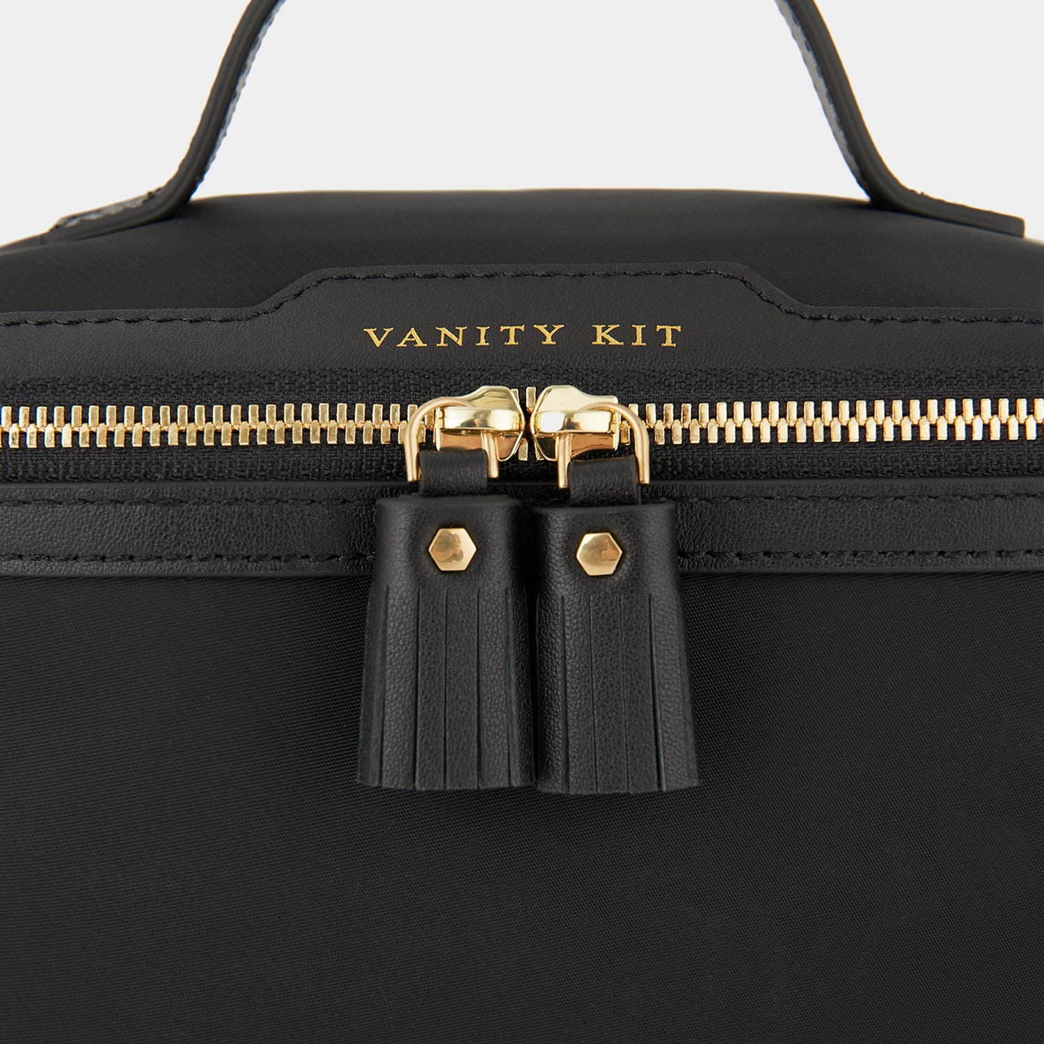 バニティー キット スモール -

                  
                    Recycled Nylon with PU in Black -
                  

                  Anya Hindmarch JP
