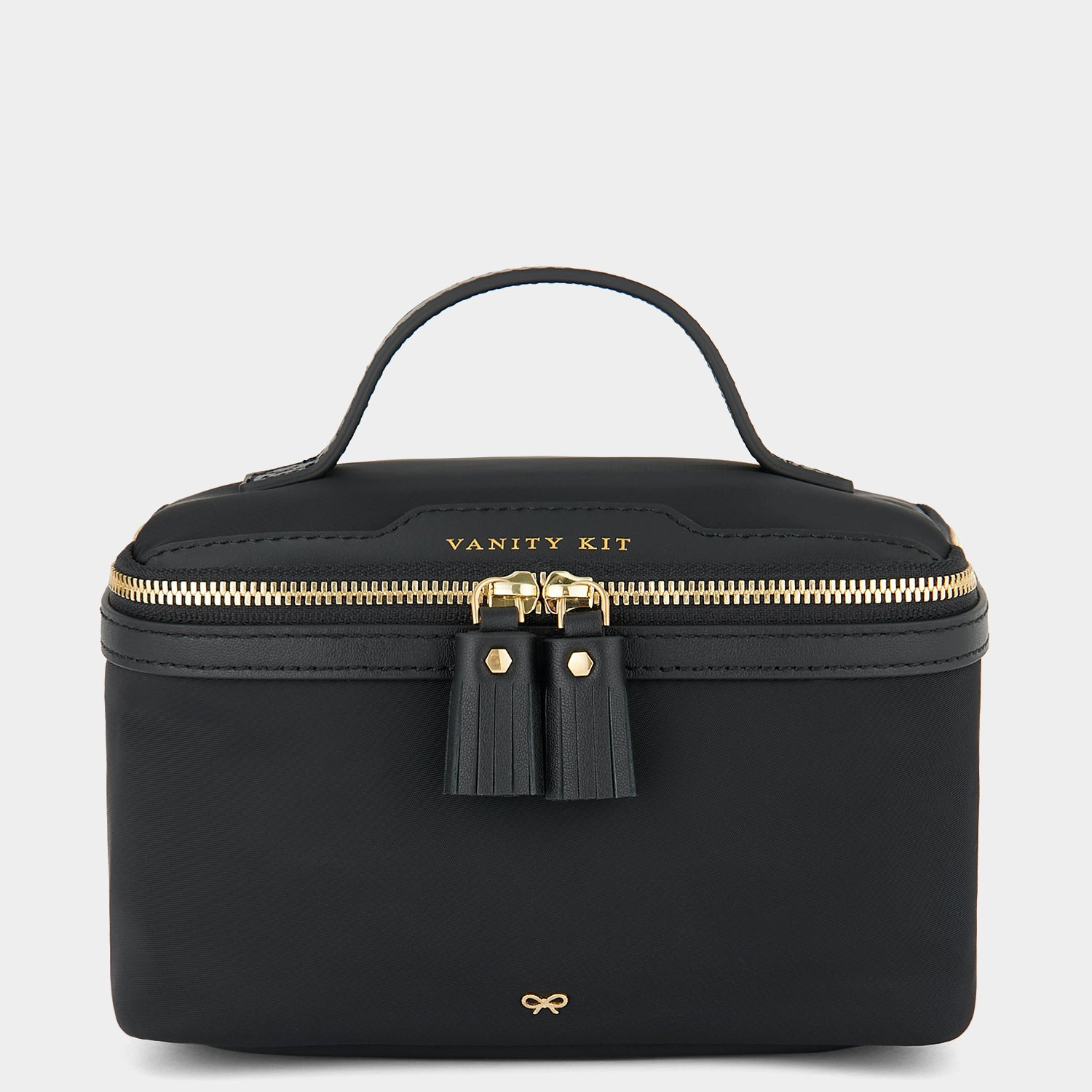 バニティー キット スモール -

                  
                    Recycled Nylon with PU in Black -
                  

                  Anya Hindmarch JP
