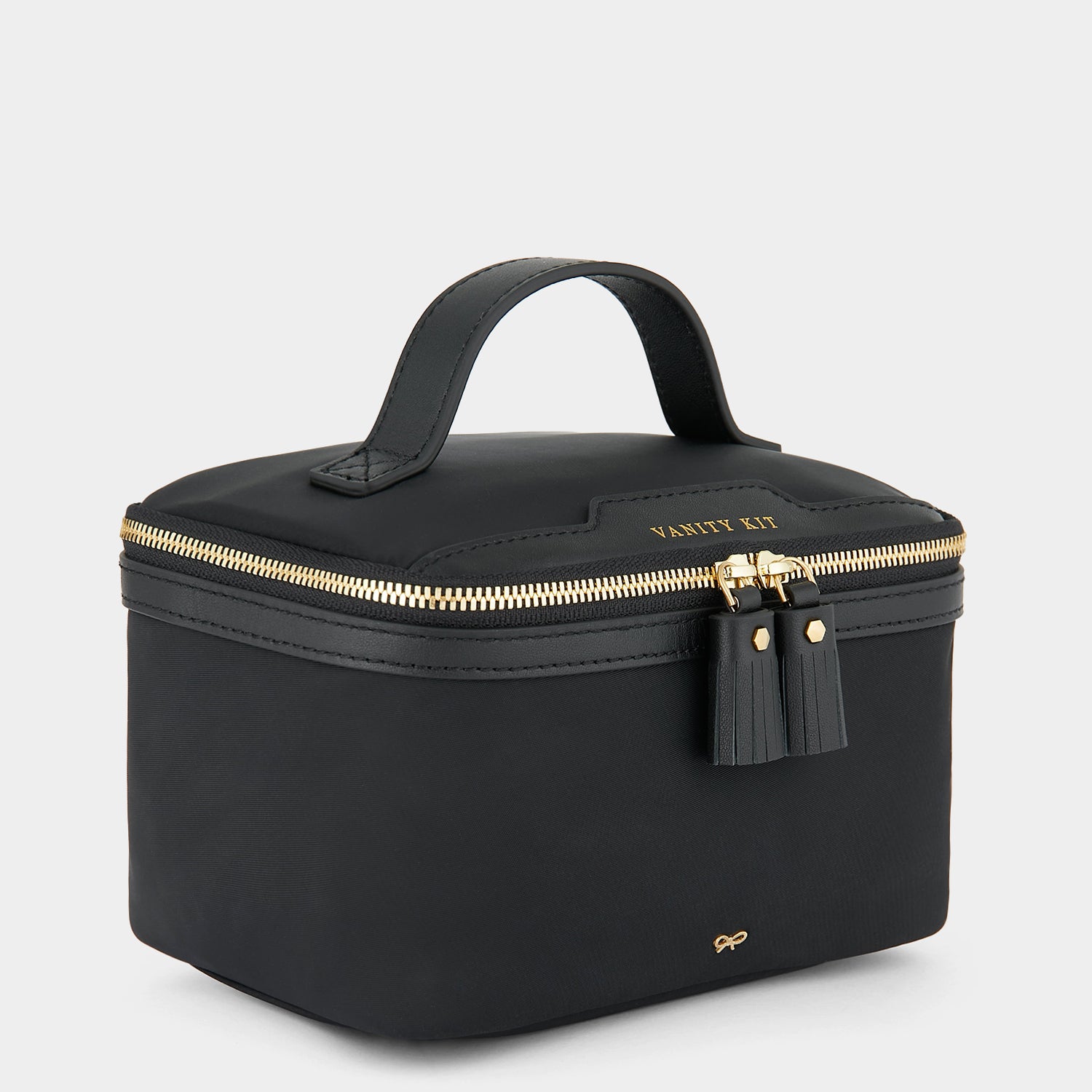 バニティー キット スモール -

                  
                    Recycled Nylon with PU in Black -
                  

                  Anya Hindmarch JP
