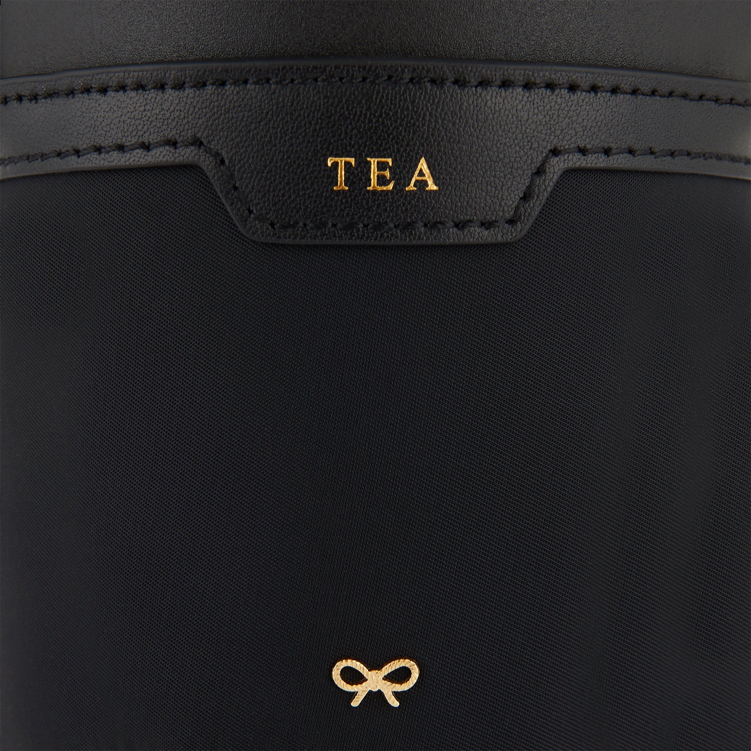 カップ ホルダー -

          
            Thinsulate Lining in Black -
          

          Anya Hindmarch JP
