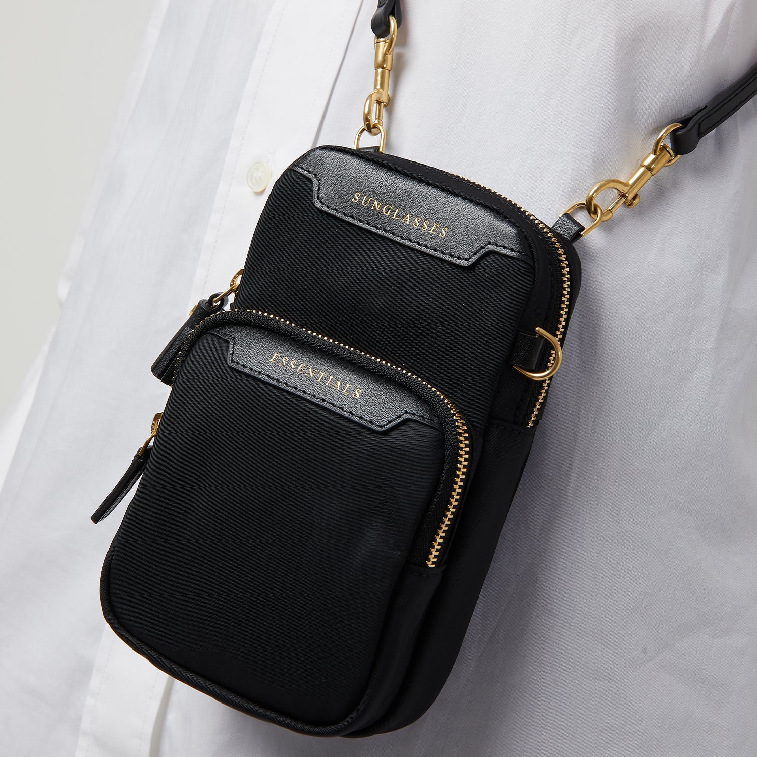 エッセンシャルズ クロスボディ -

                  
                    Recycled Nylon with PU in Black -
                  

                  Anya Hindmarch JP
