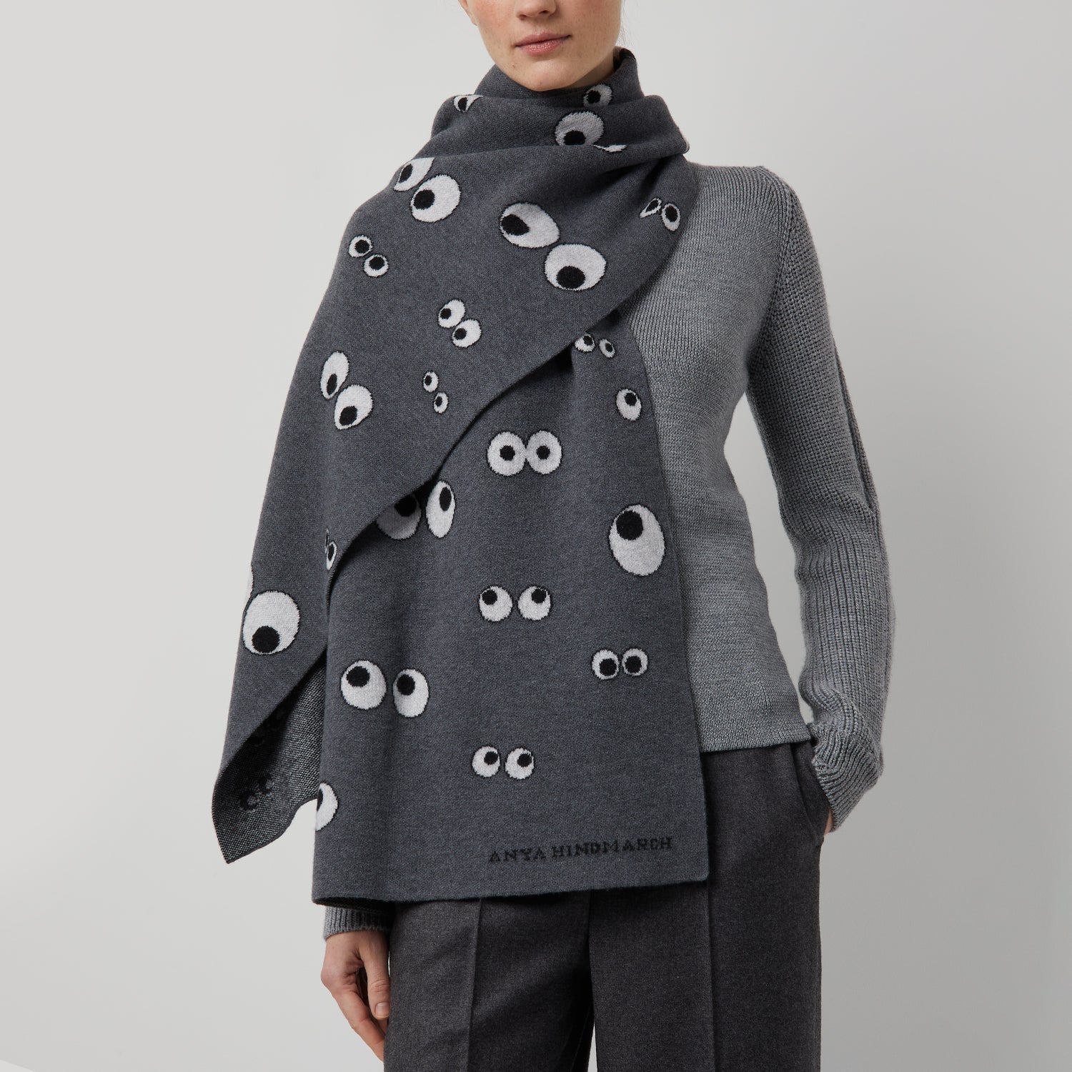 オールオーバーアイズ マフラー -

                  
                    Lambswool Eyes in Dark Slate -
                  

                  Anya Hindmarch JP
