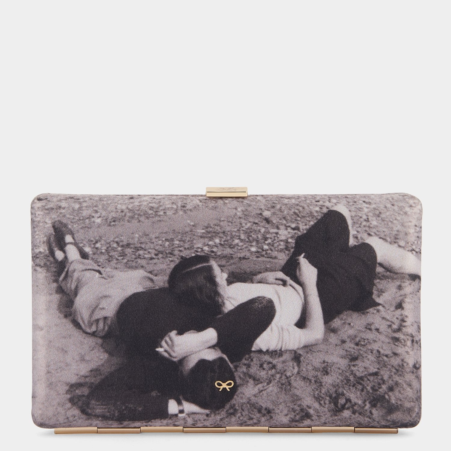 「Be A Bag」 クラッチ -

                  
                    Recyled Satin in White -
                  

                  Anya Hindmarch JP
